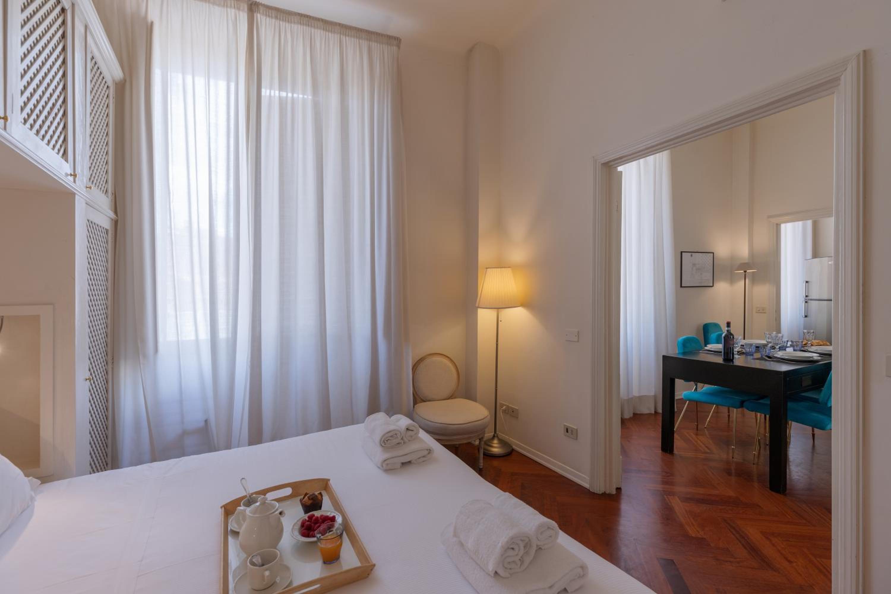 Seta spacious apartment next to the Duomo