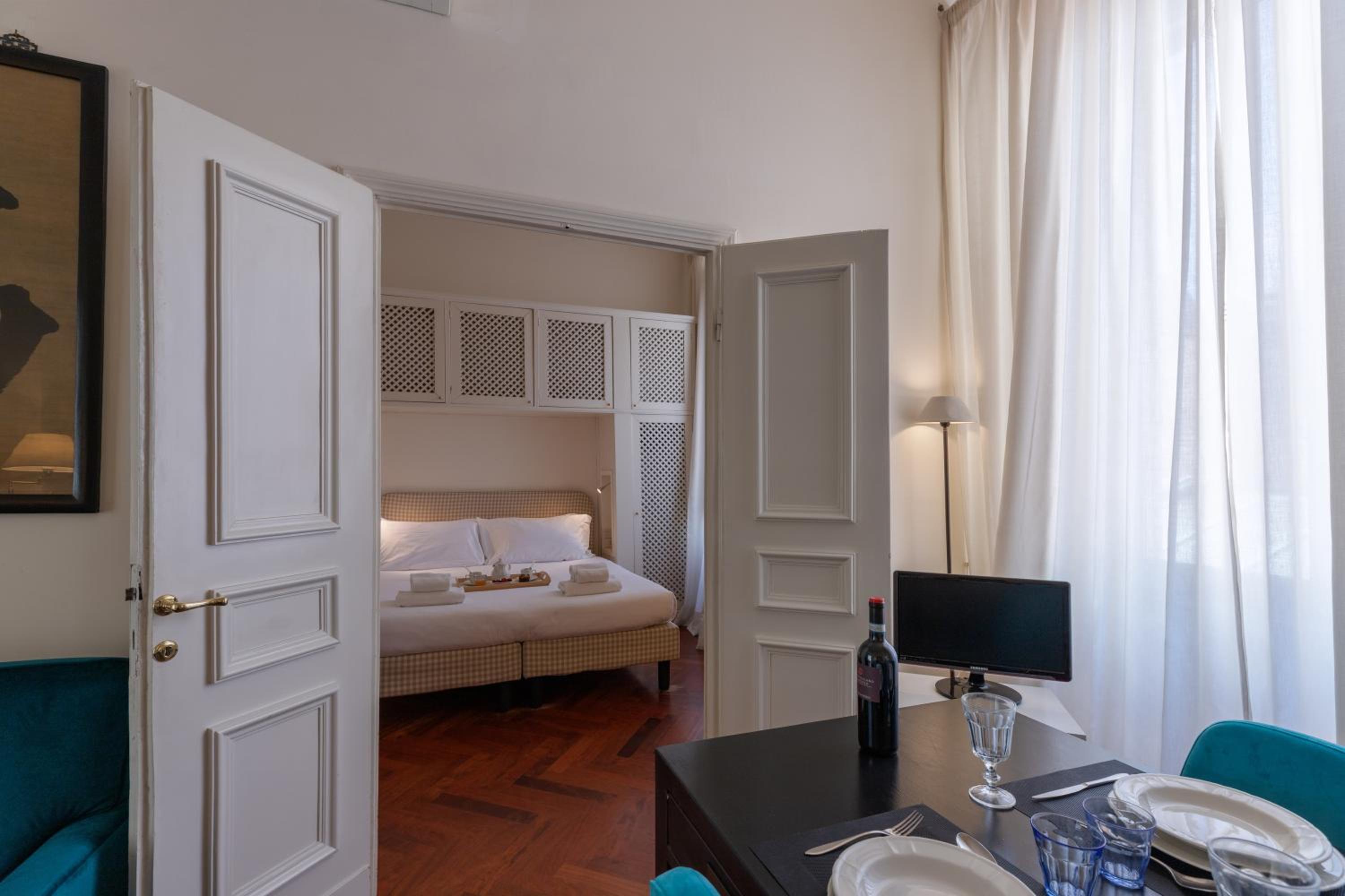 Seta spacious apartment next to the Duomo
