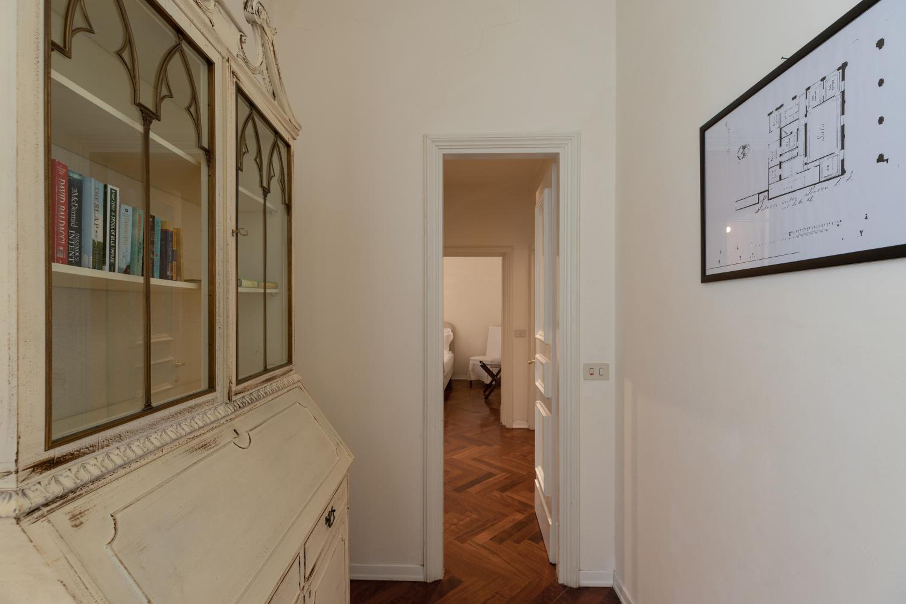 Seta spacious apartment next to the Duomo