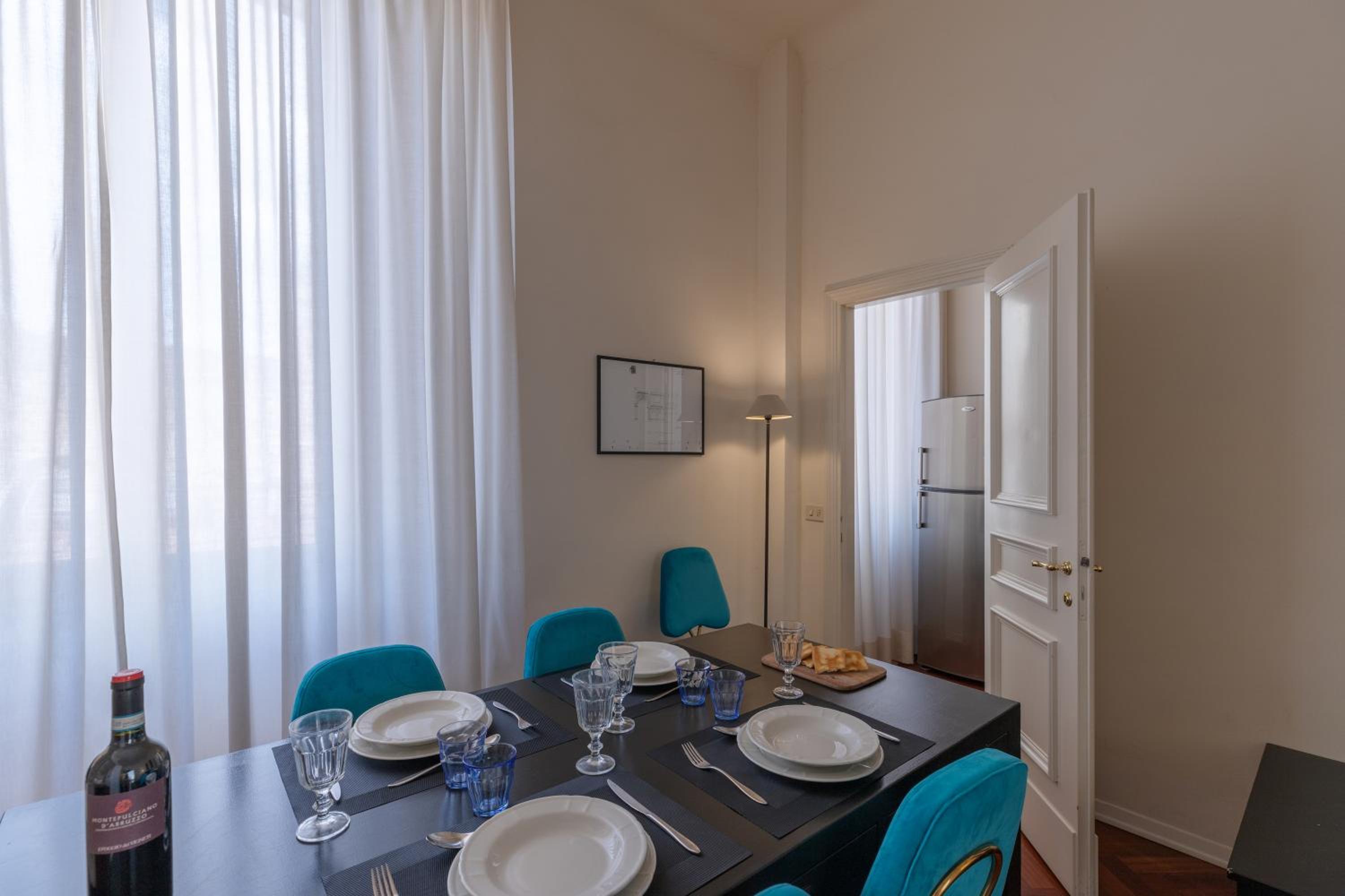 Seta spacious apartment next to the Duomo