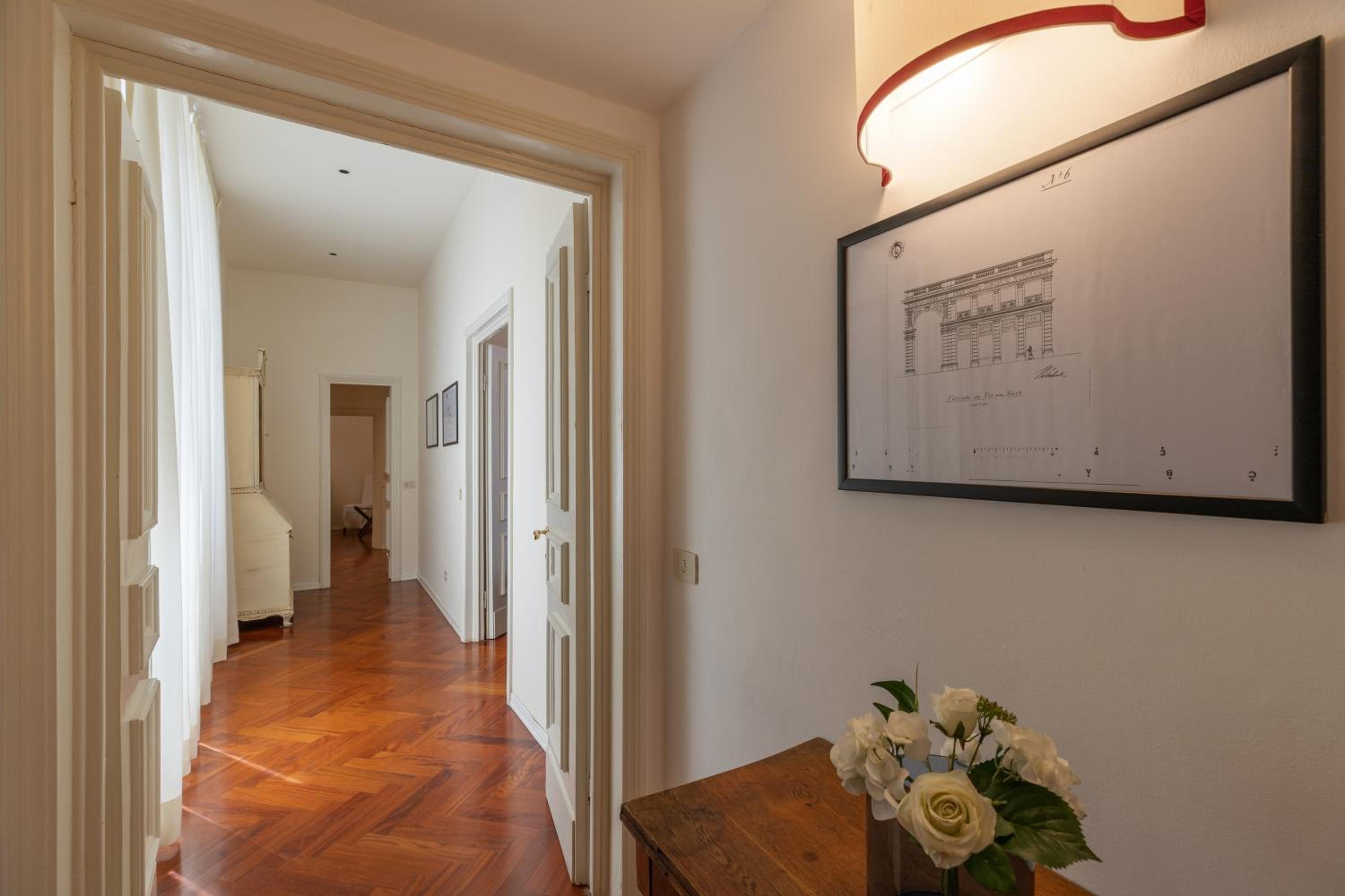 Seta spacious apartment next to the Duomo