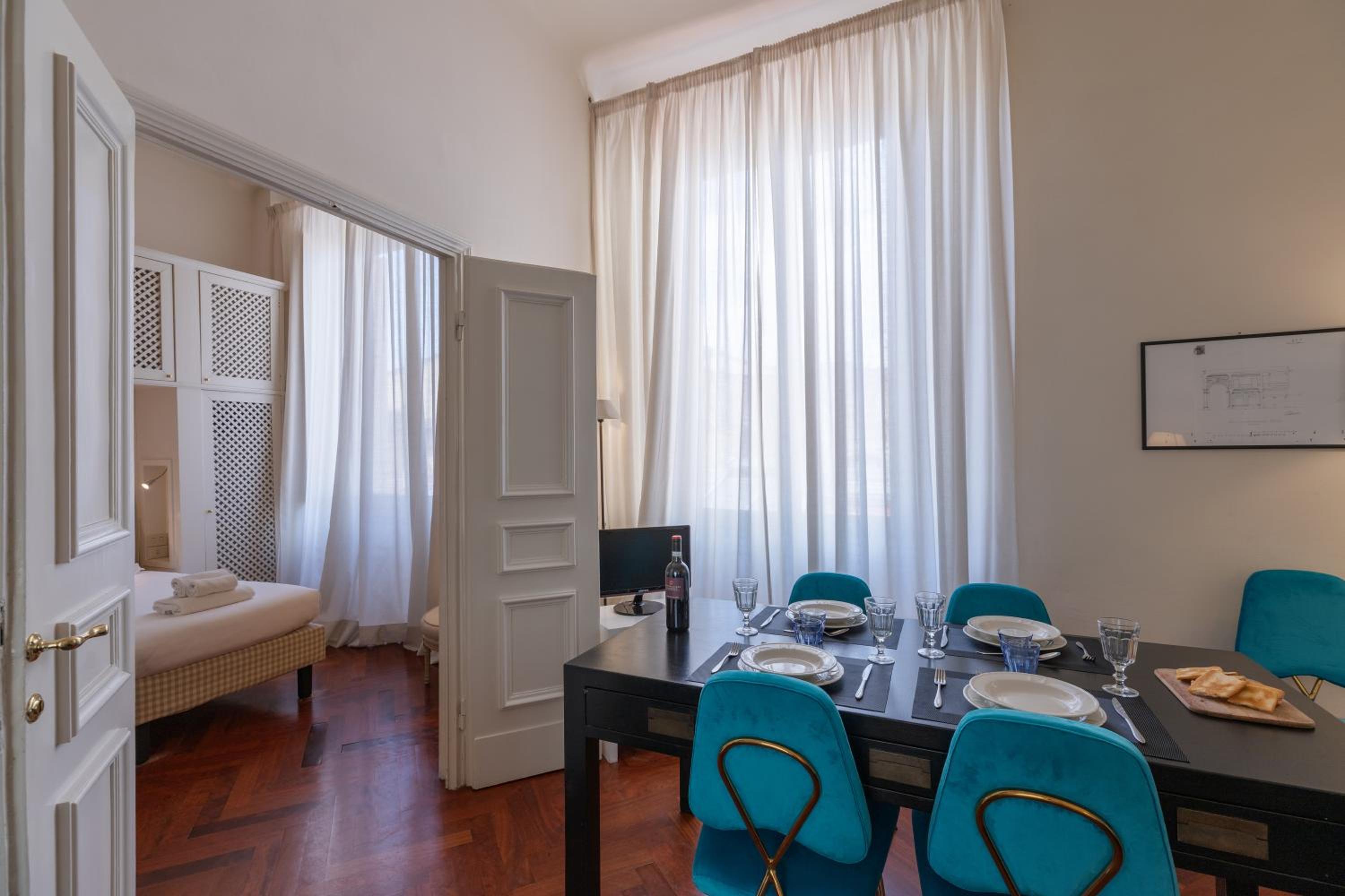 Seta spacious apartment next to the Duomo