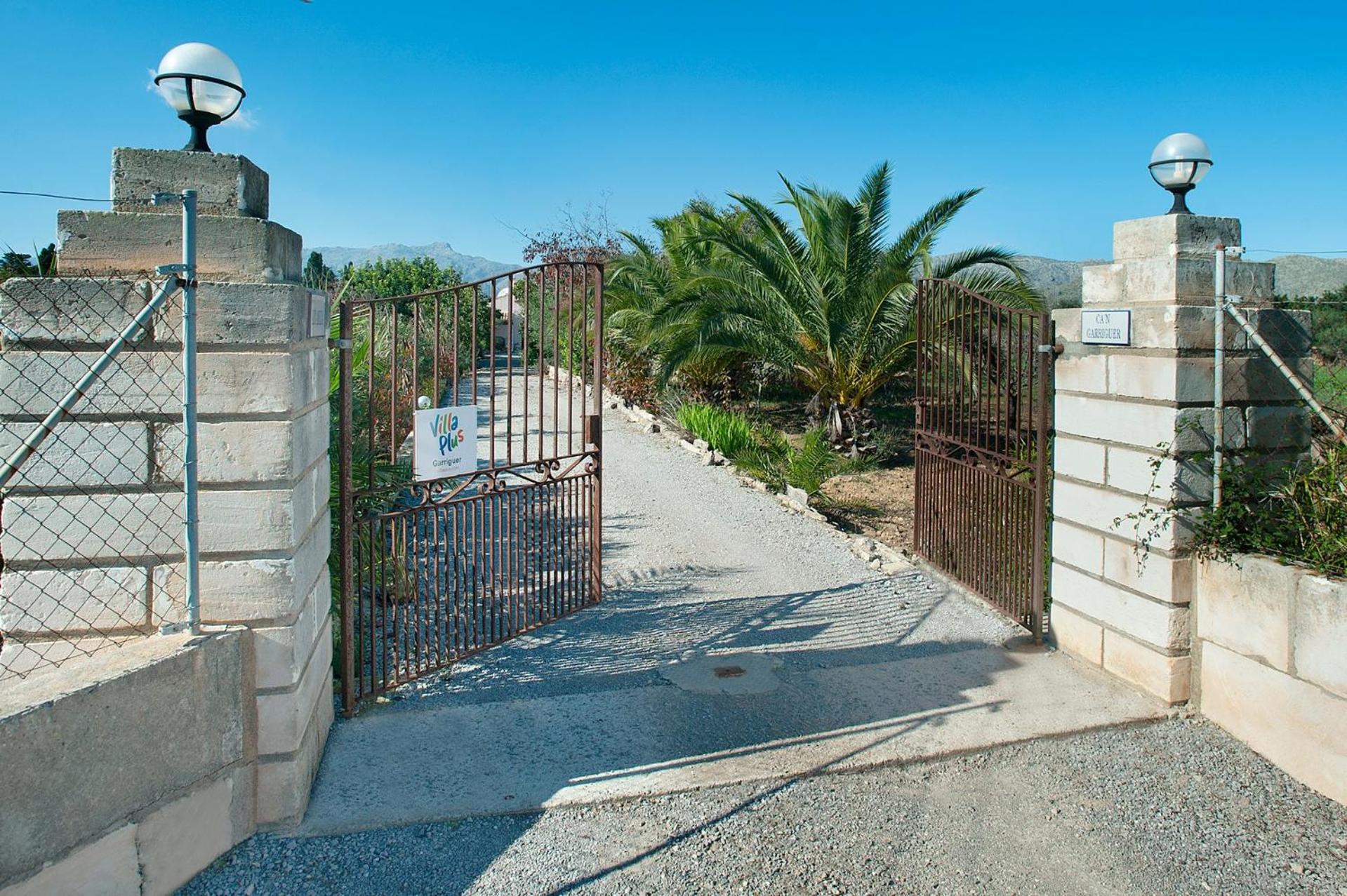Villa Garriguer by Villa Plus