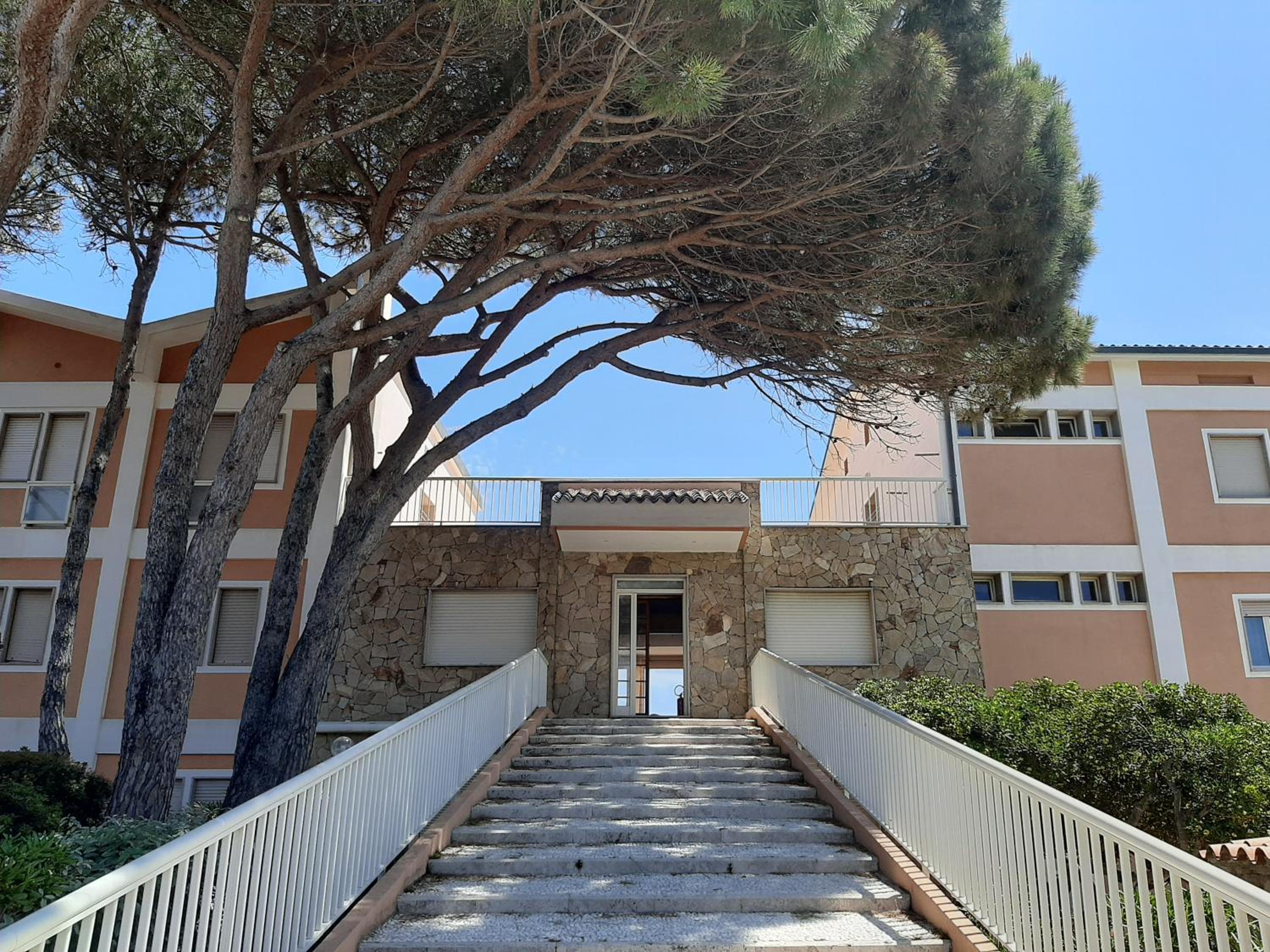 Hotel Overlooking the sea Santa Teresa Gallura - Image 1