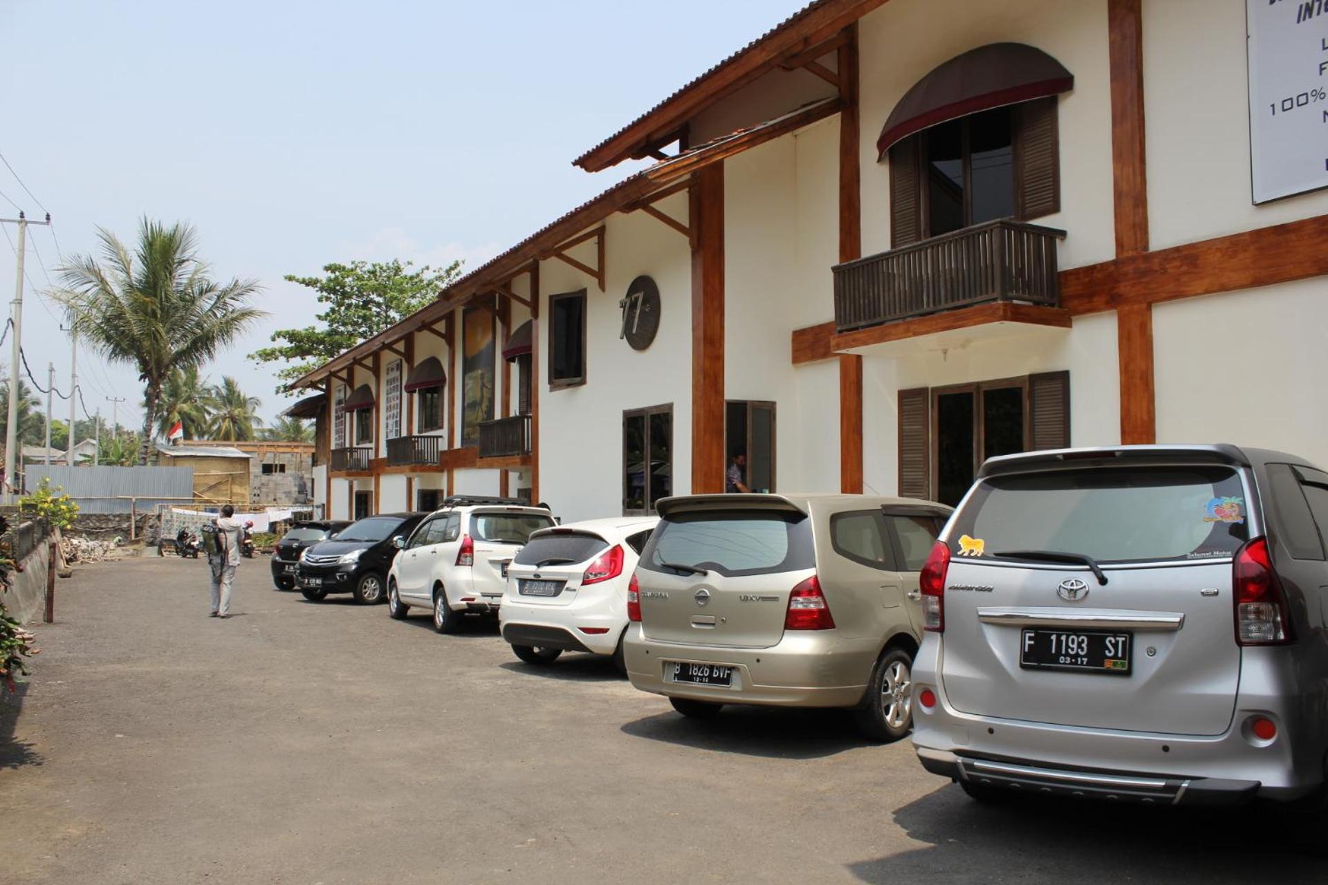 77 Sunset Plaza, Cisolok - 13
