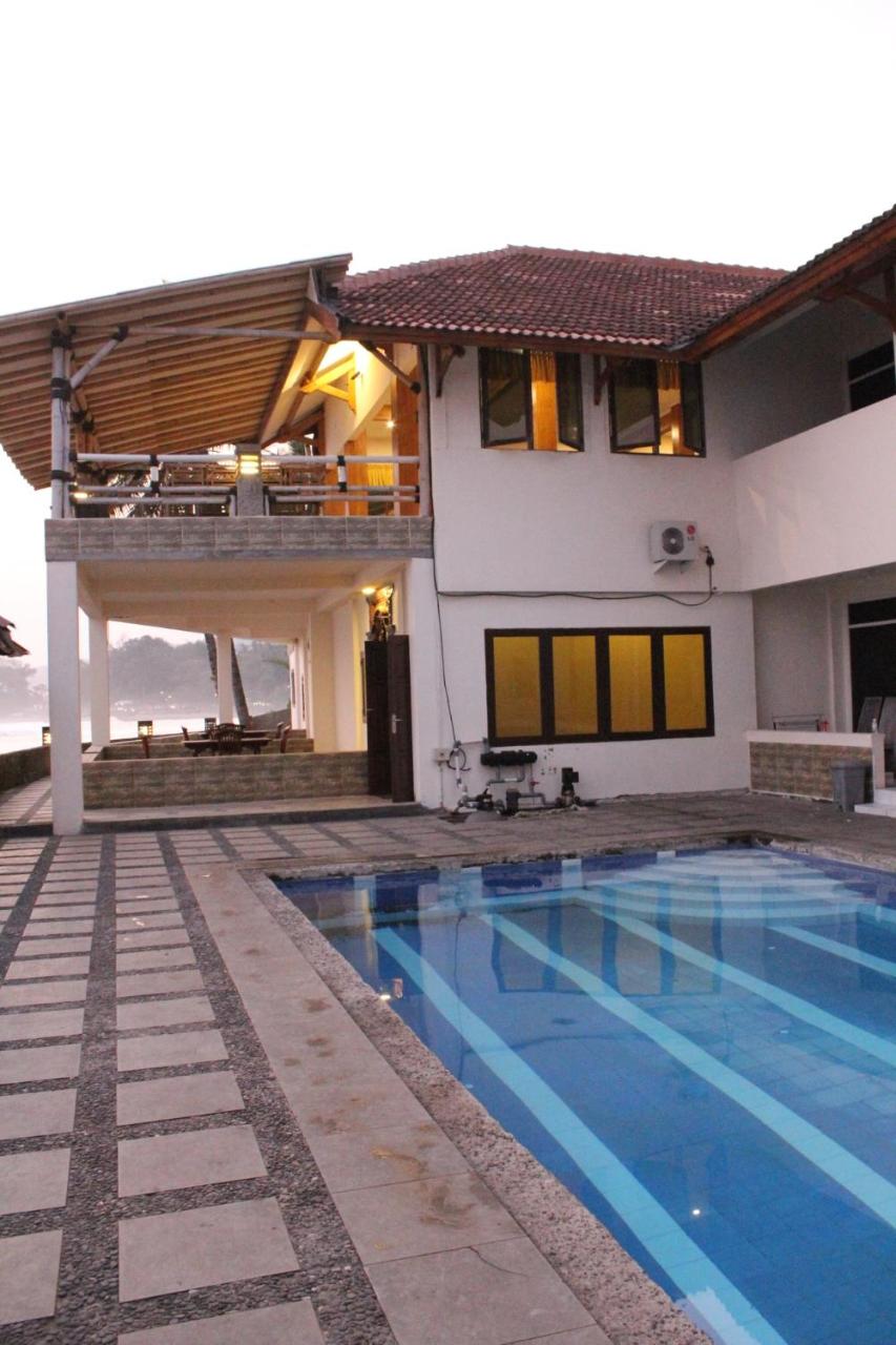 77 Sunset Plaza, Cisolok - 11