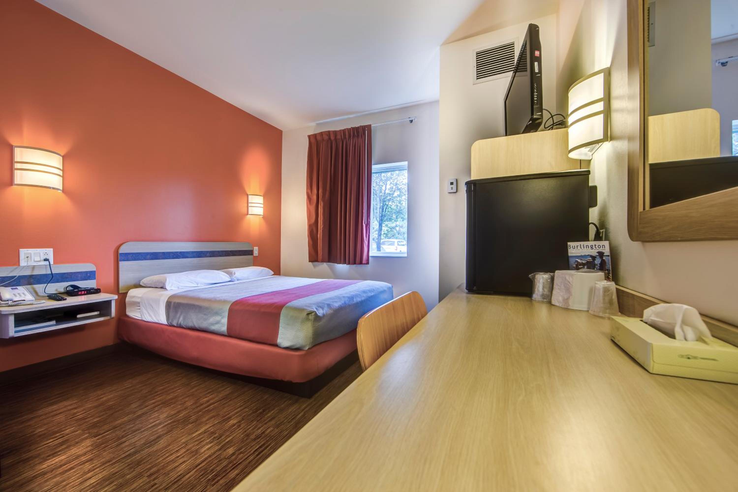 Toronto Vacations - Motel 6-Burlington, ON - Toronto West - Oakville - Property Image 3