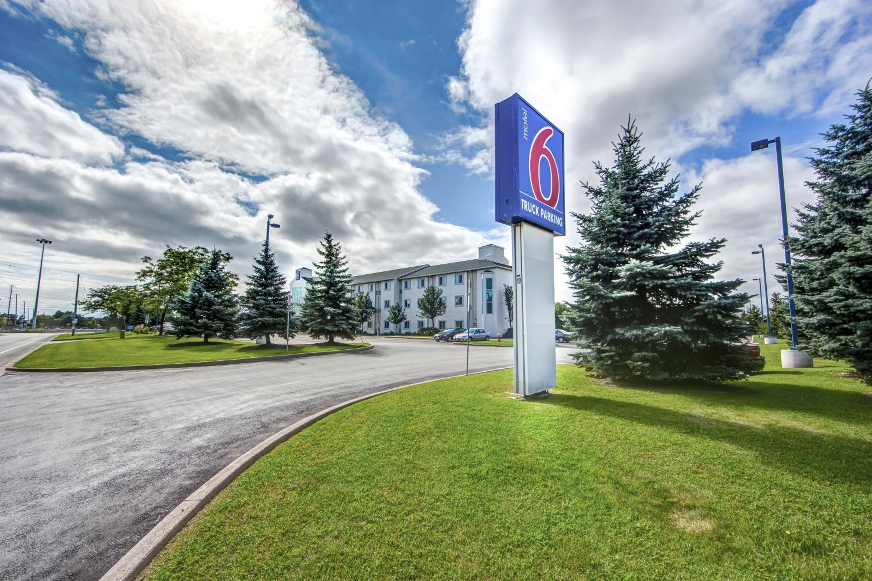 Toronto Vacations - Motel 6-Burlington, ON - Toronto West - Oakville - Property Image 4