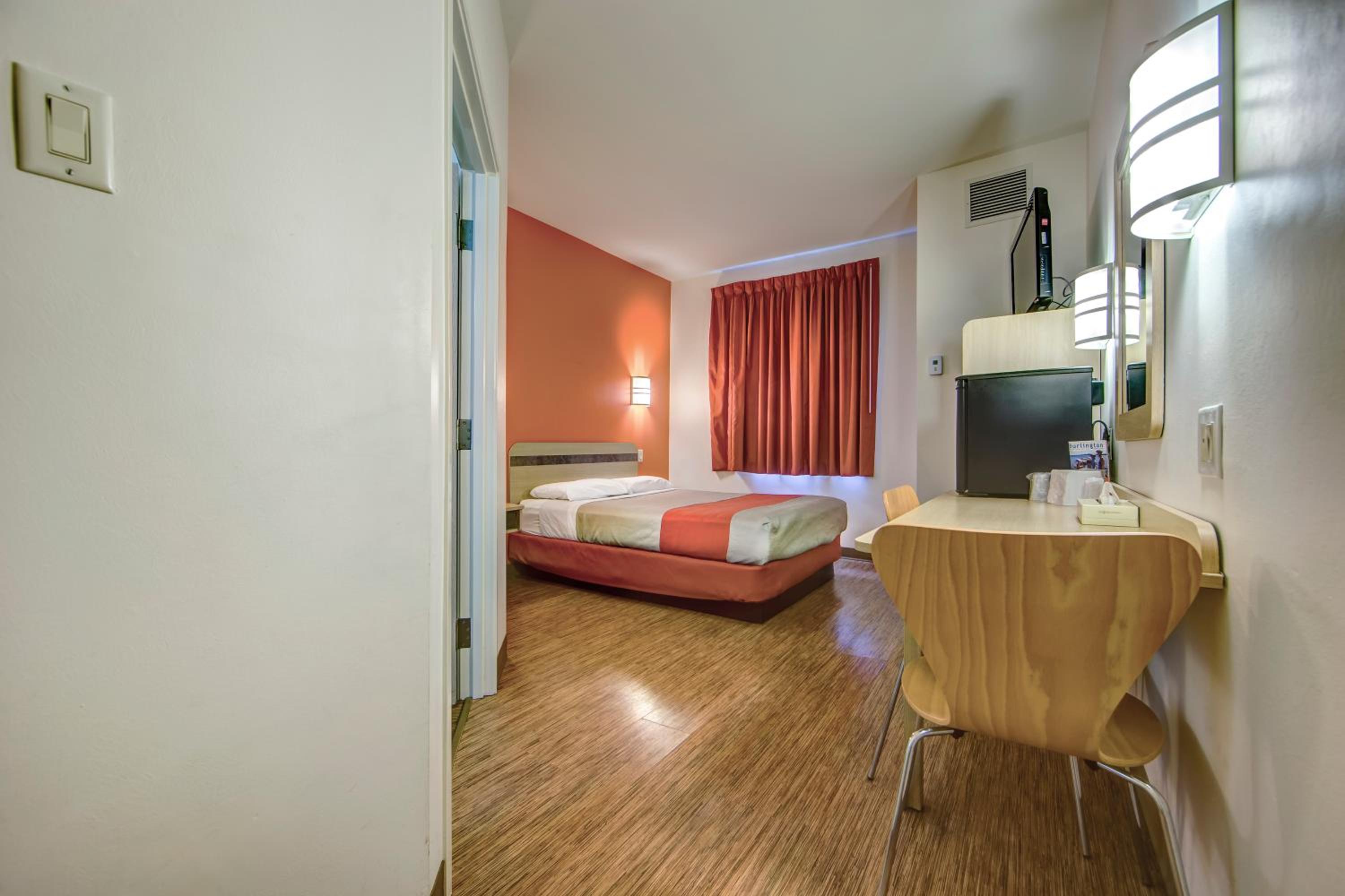 Toronto Vacations - Motel 6-Burlington, ON - Toronto West - Oakville - Property Image 5