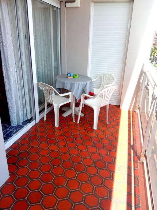 Hotel Apartamento grande, la mar esta 5 minutos andando - Image 1