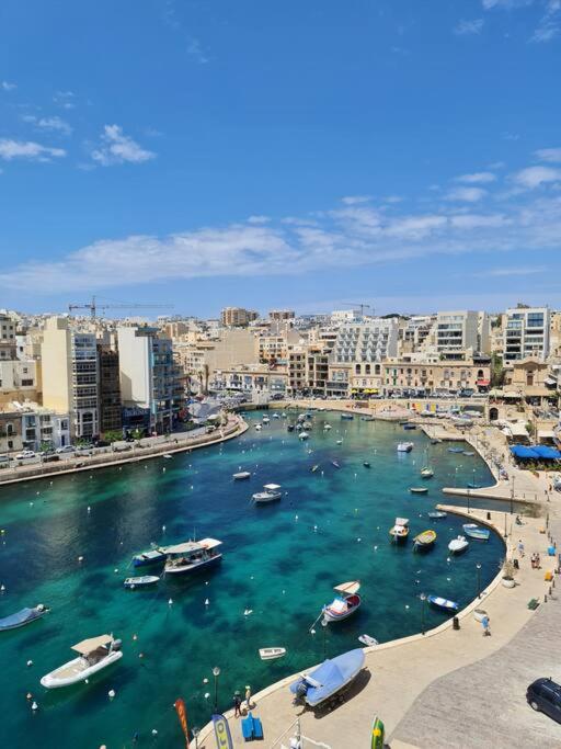 2 Bedroom Seafront Duplex Penthouse in the heart of Spinola Bay photo 4