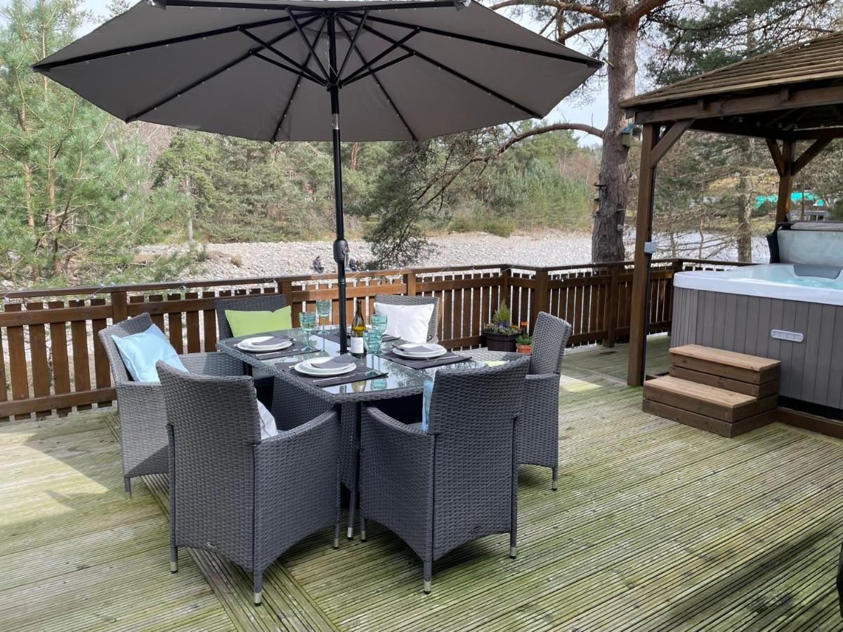 Luxury Riverside Lodge, Blair Atholl view 2