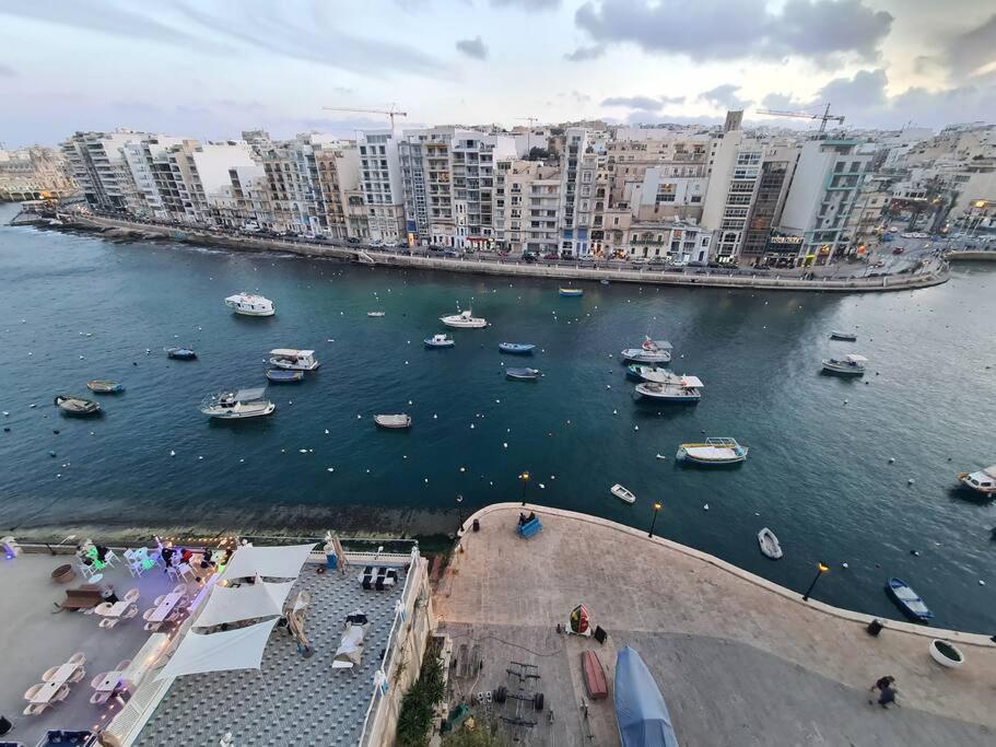 Exquisite 2-Bedroom Seafront Apartment in Spinola Bay photo 4