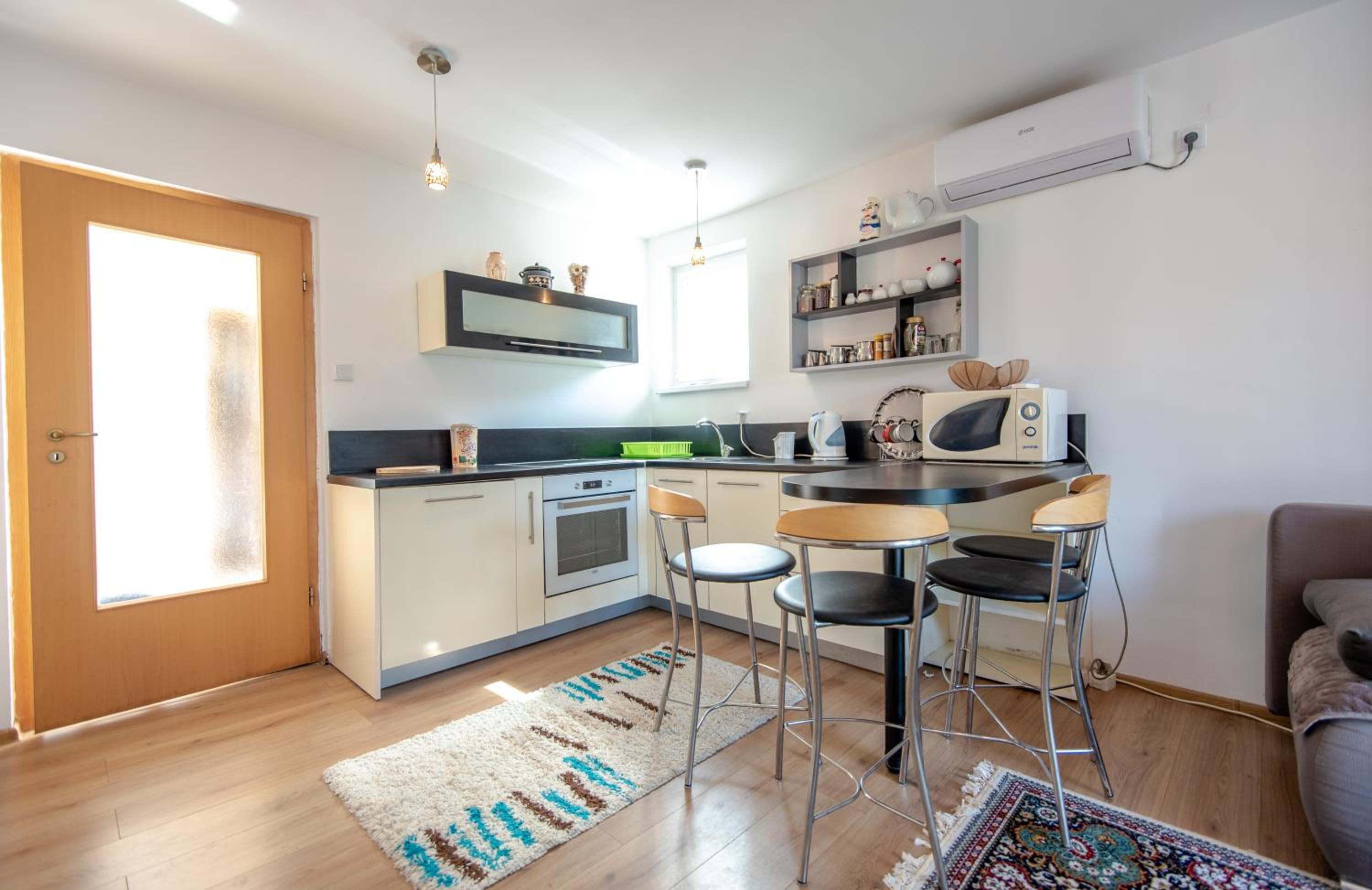 Apartman MirA