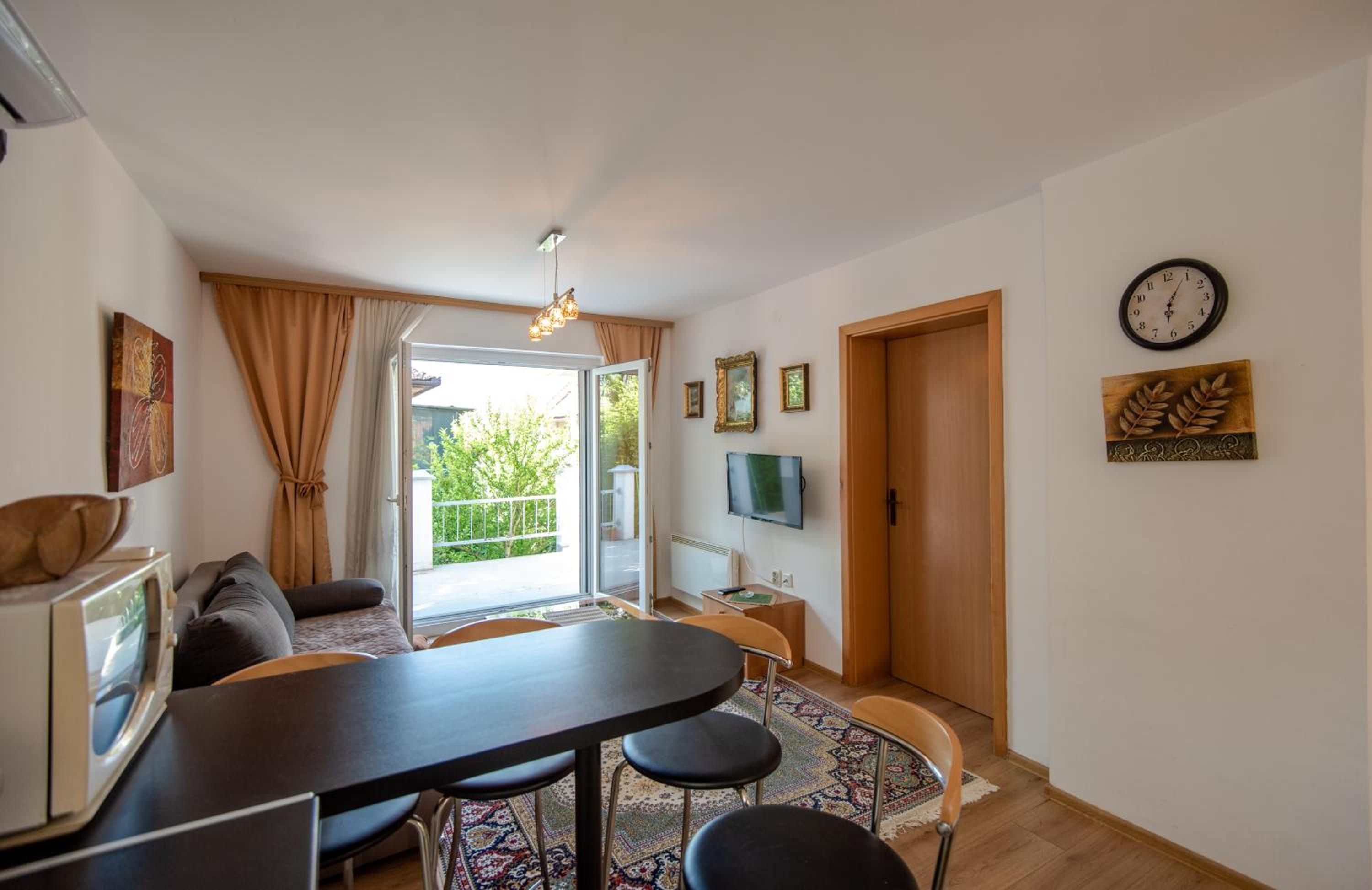 Apartman MirA