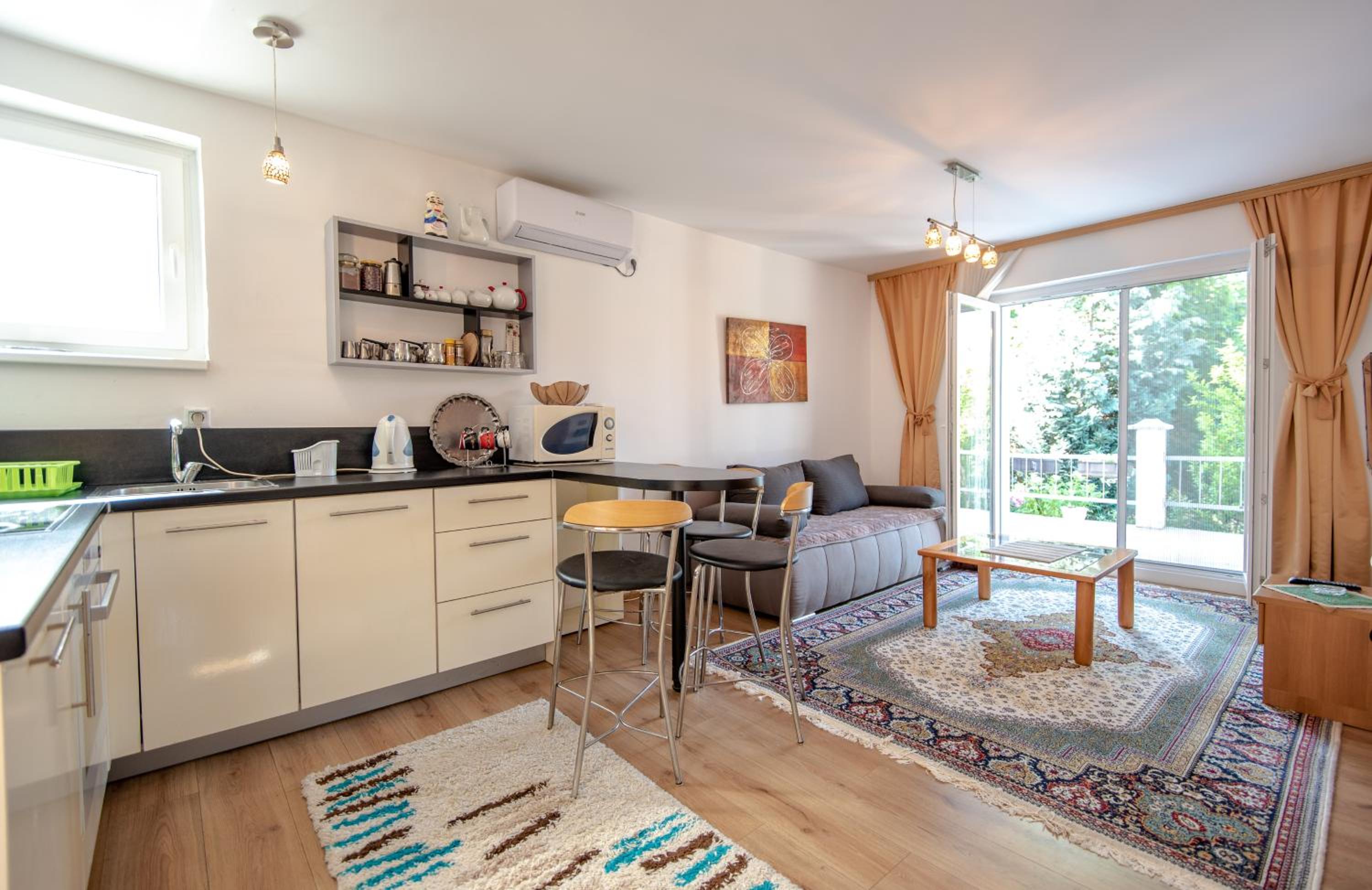 Apartman MirA