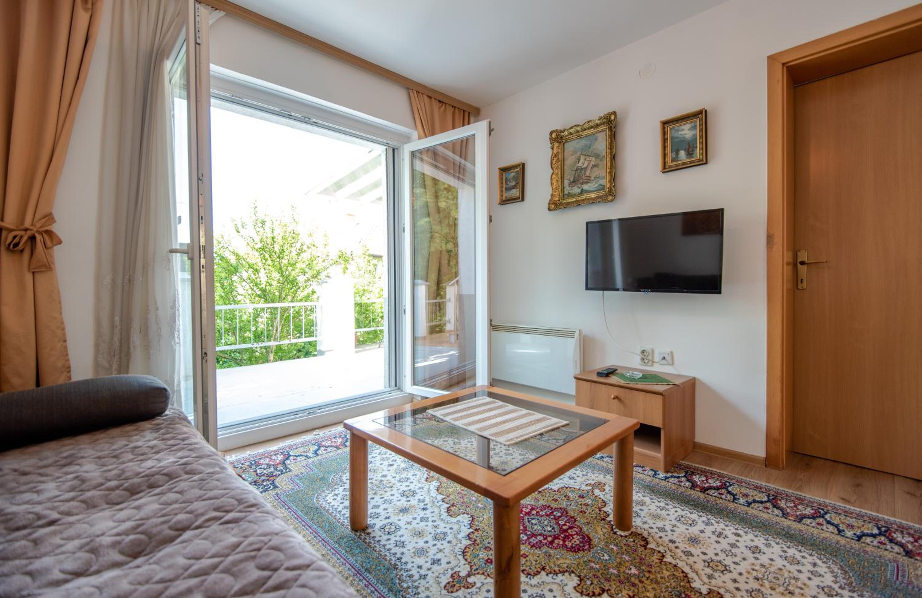 Apartman MirA