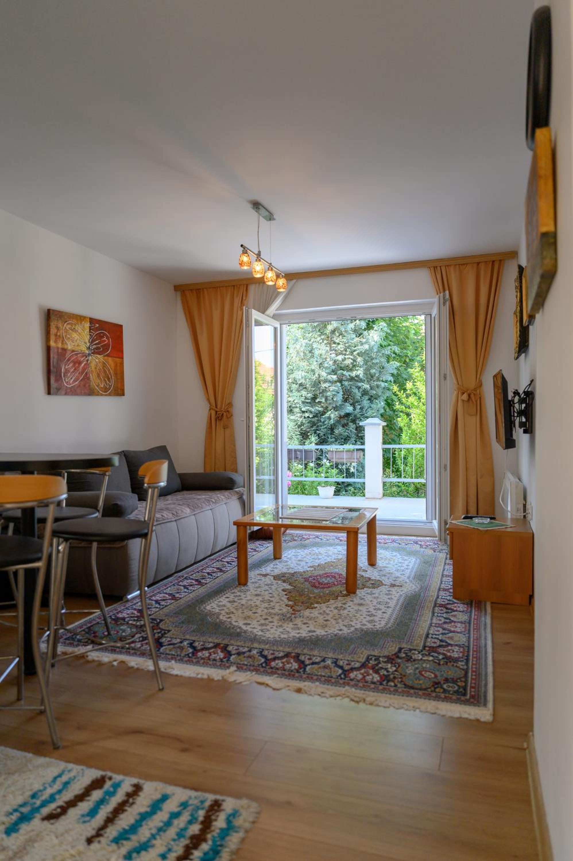 Apartman MirA