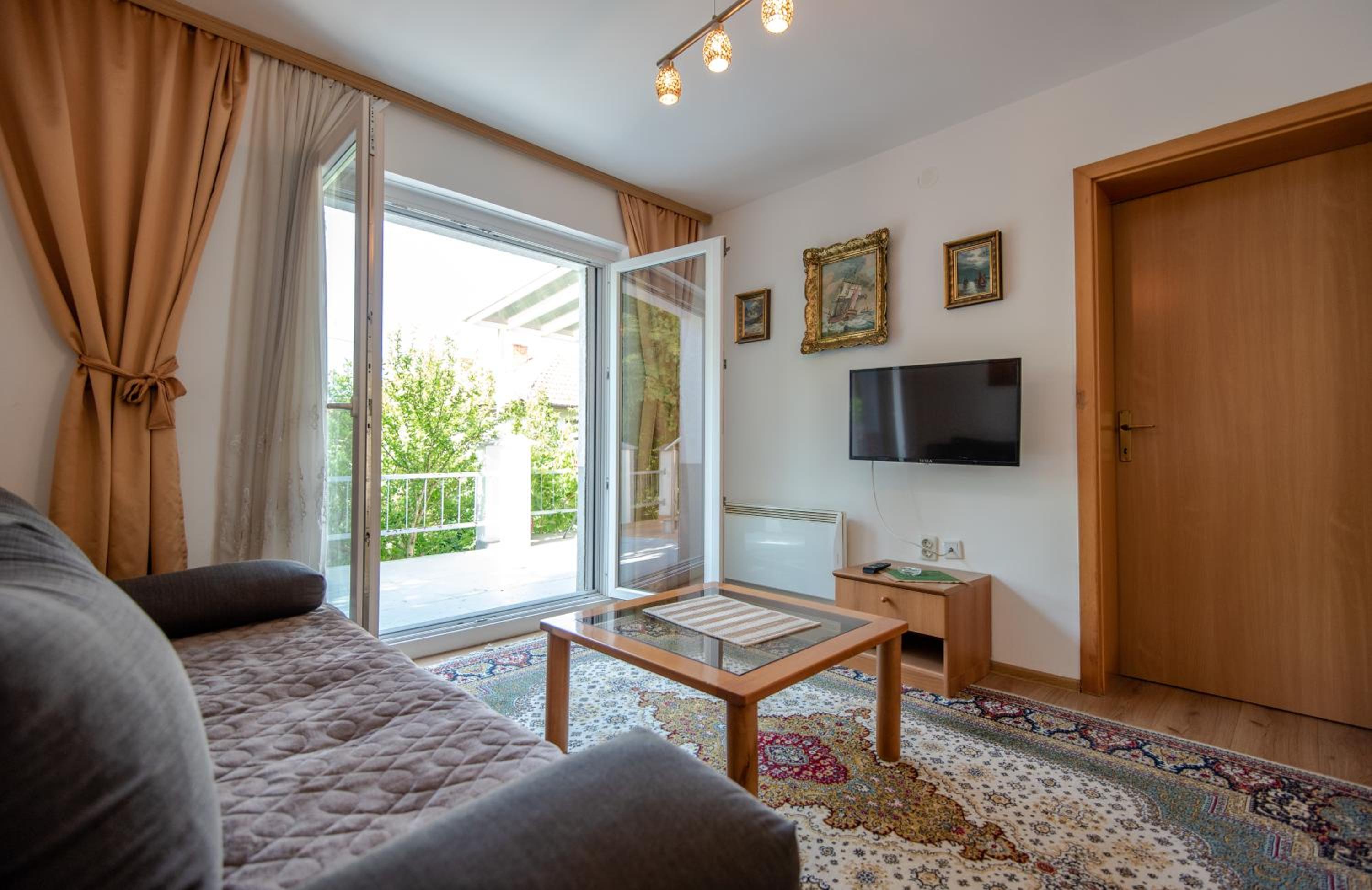 Apartman MirA