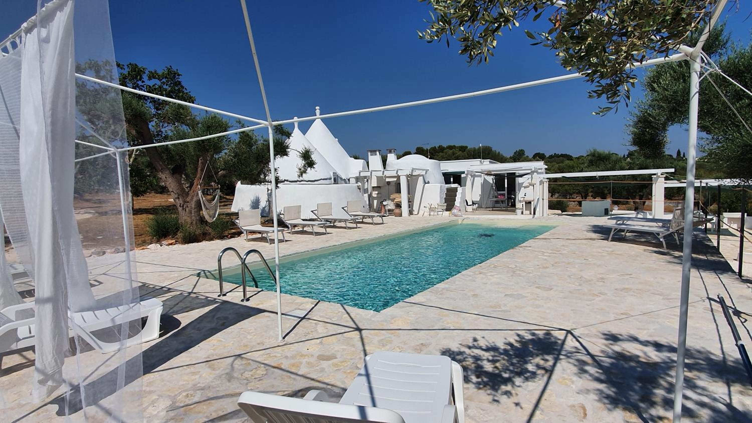 Ostuni, Trullo Laveneziana per 8 ospiti intera struttura con piscina esclusiva