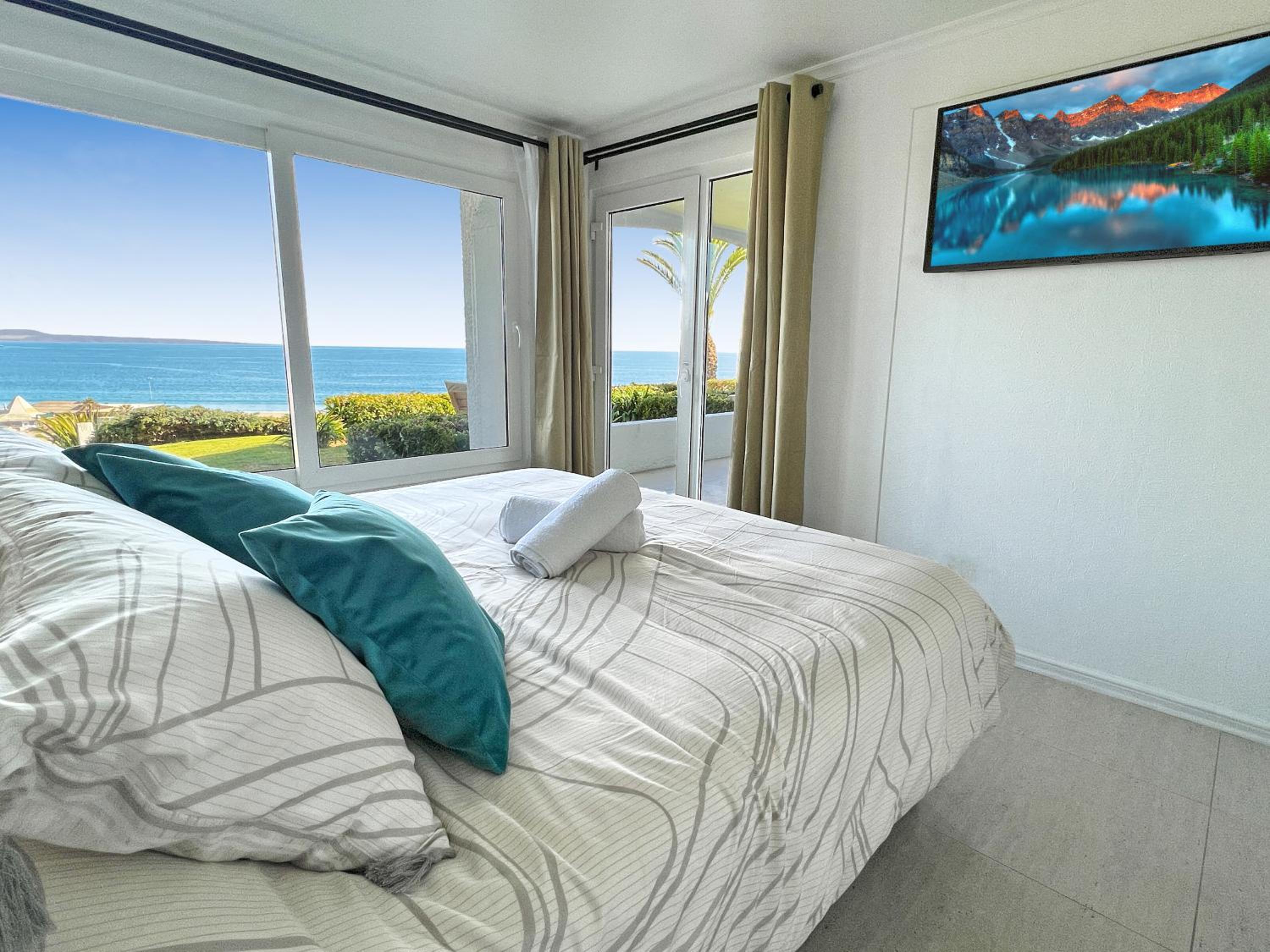 Puerto Velero Primera Línea Primer Piso con Jardín, Piscina y Playa! 7pax