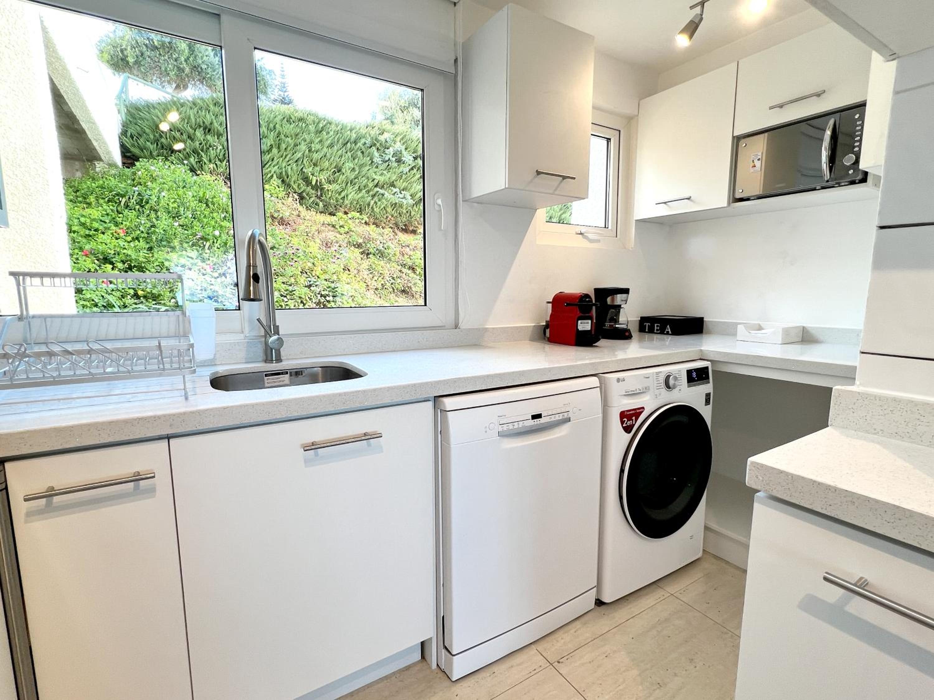 Puerto Velero Primera Línea Primer Piso con Jardín, Piscina y Playa! 7pax