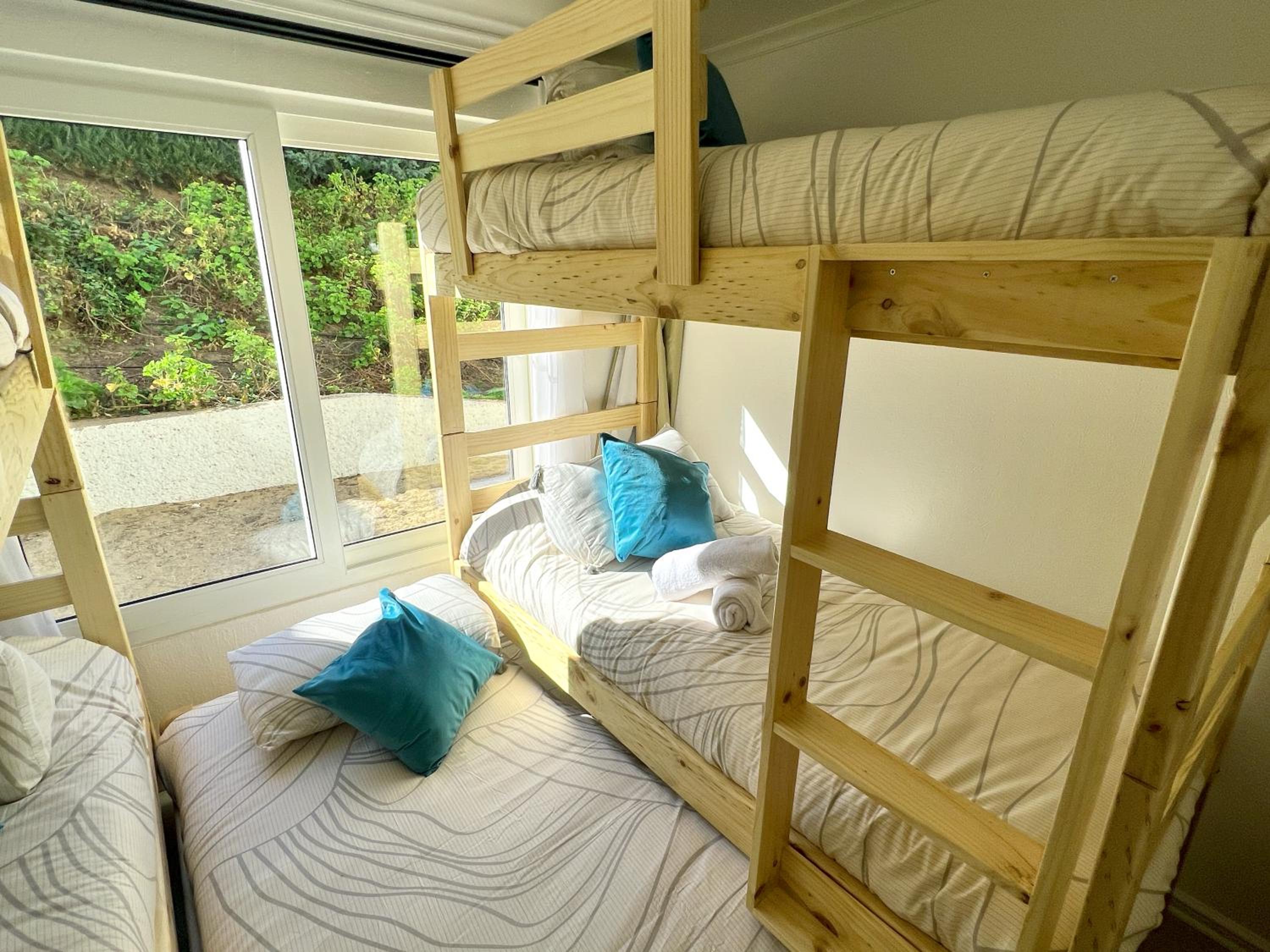 Puerto Velero Primera Línea Primer Piso con Jardín, Piscina y Playa! 7pax