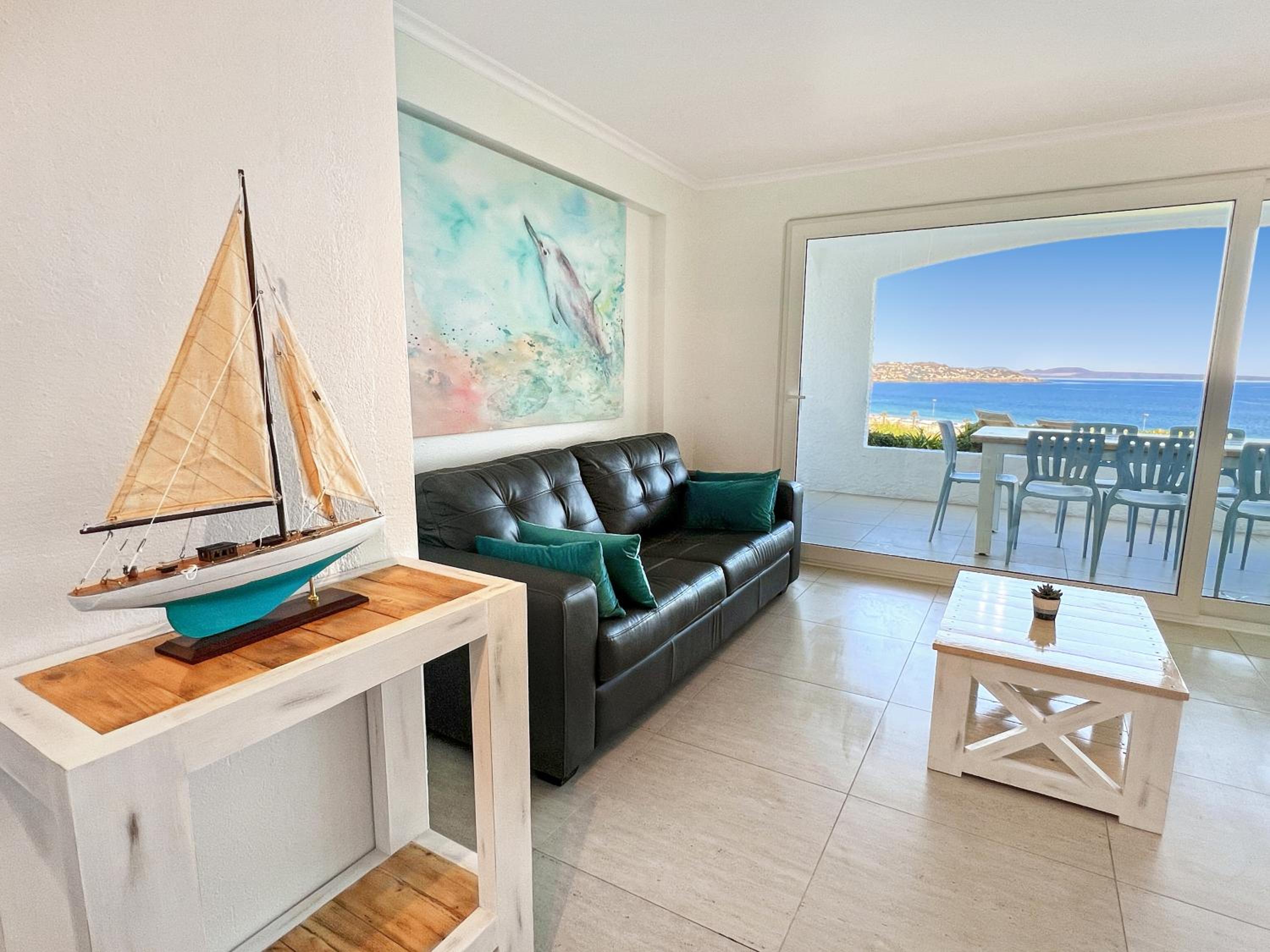 Puerto Velero Primera Línea Primer Piso con Jardín, Piscina y Playa! 7pax