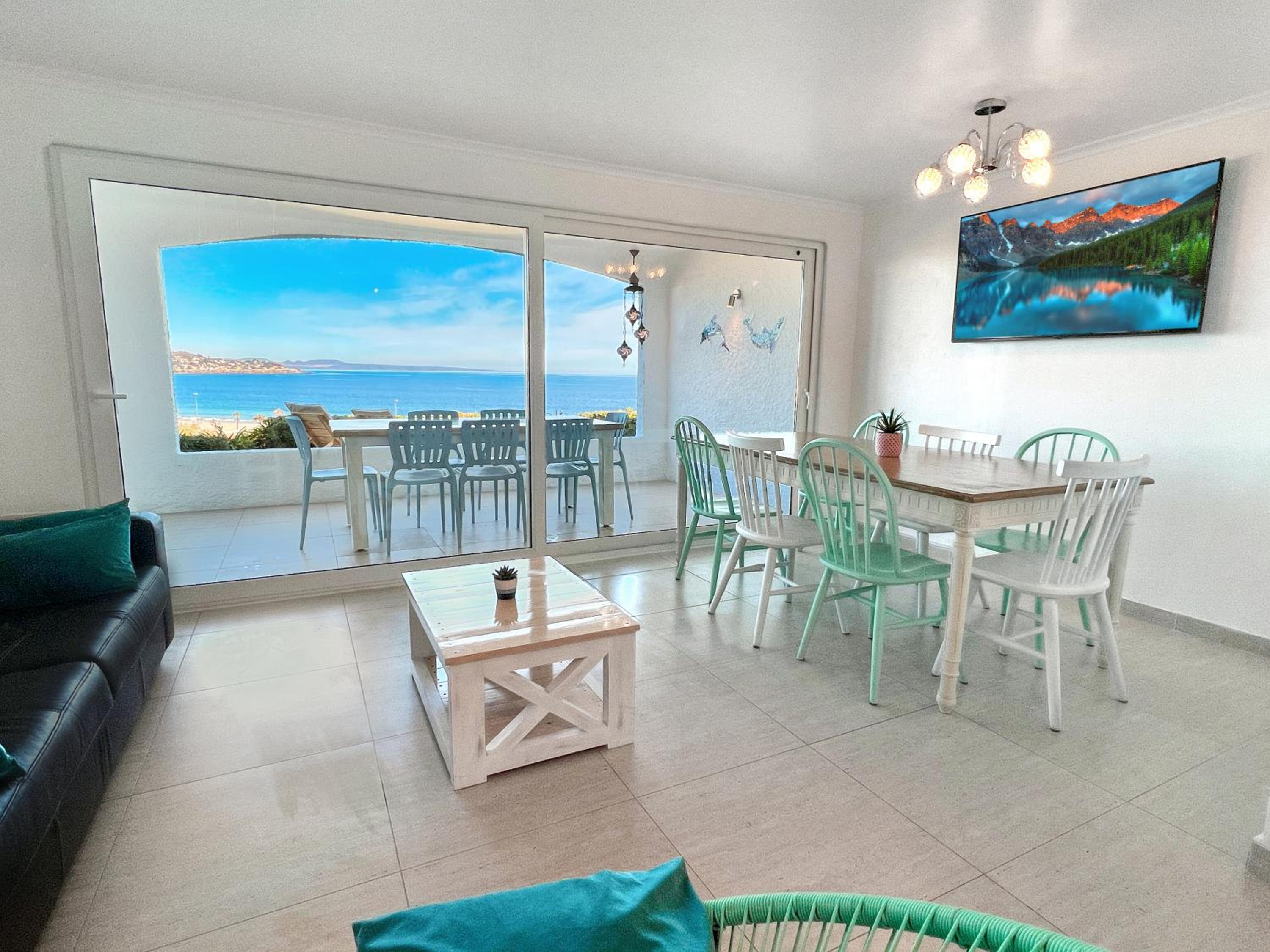 Puerto Velero Primera Línea Primer Piso con Jardín, Piscina y Playa! 7pax