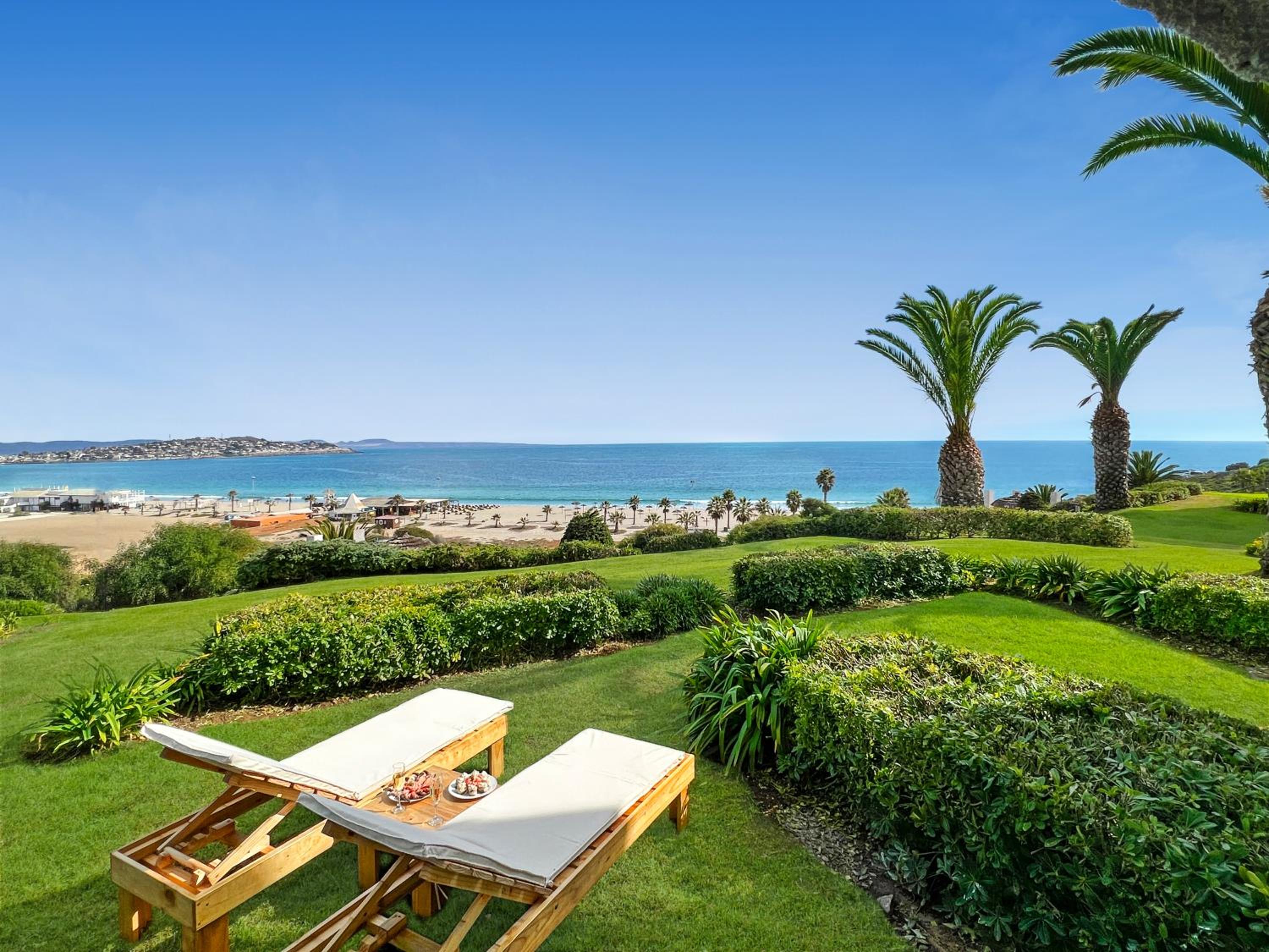 Puerto Velero Primera Línea Primer Piso con Jardín, Piscina y Playa! 7pax