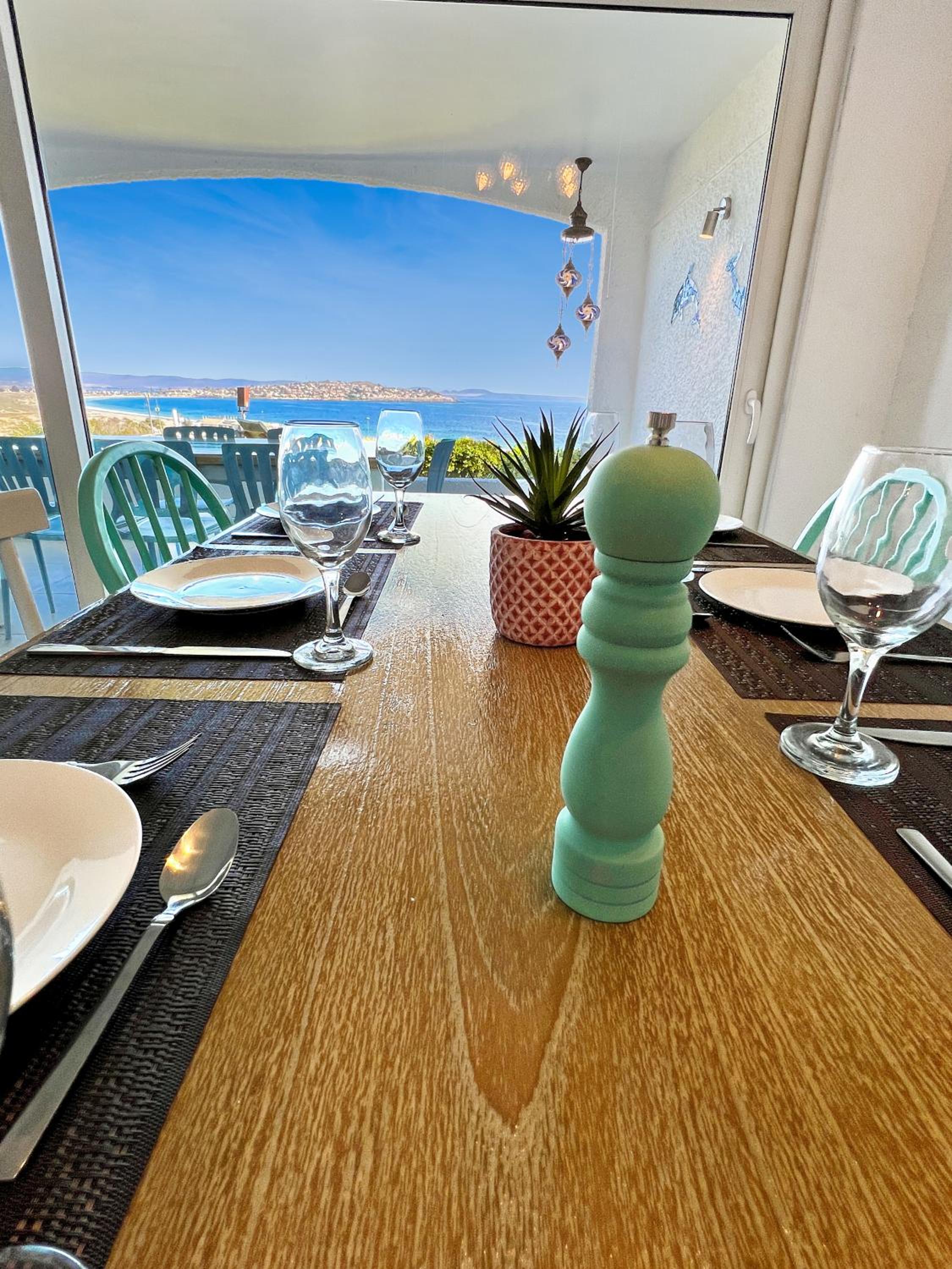 Puerto Velero Primera Línea Primer Piso con Jardín, Piscina y Playa! 7pax