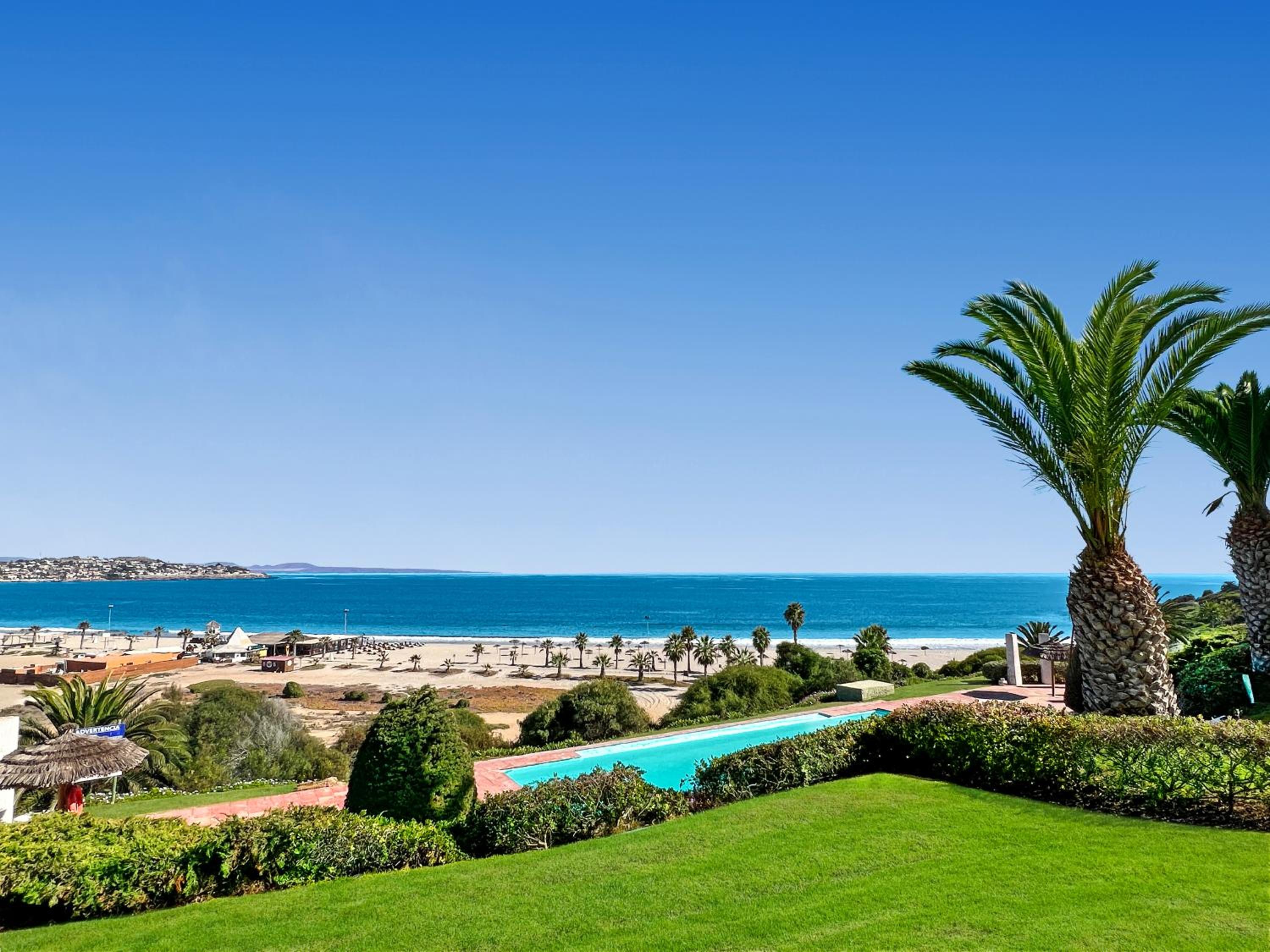 Puerto Velero Primera Línea Primer Piso con Jardín, Piscina y Playa! 7pax