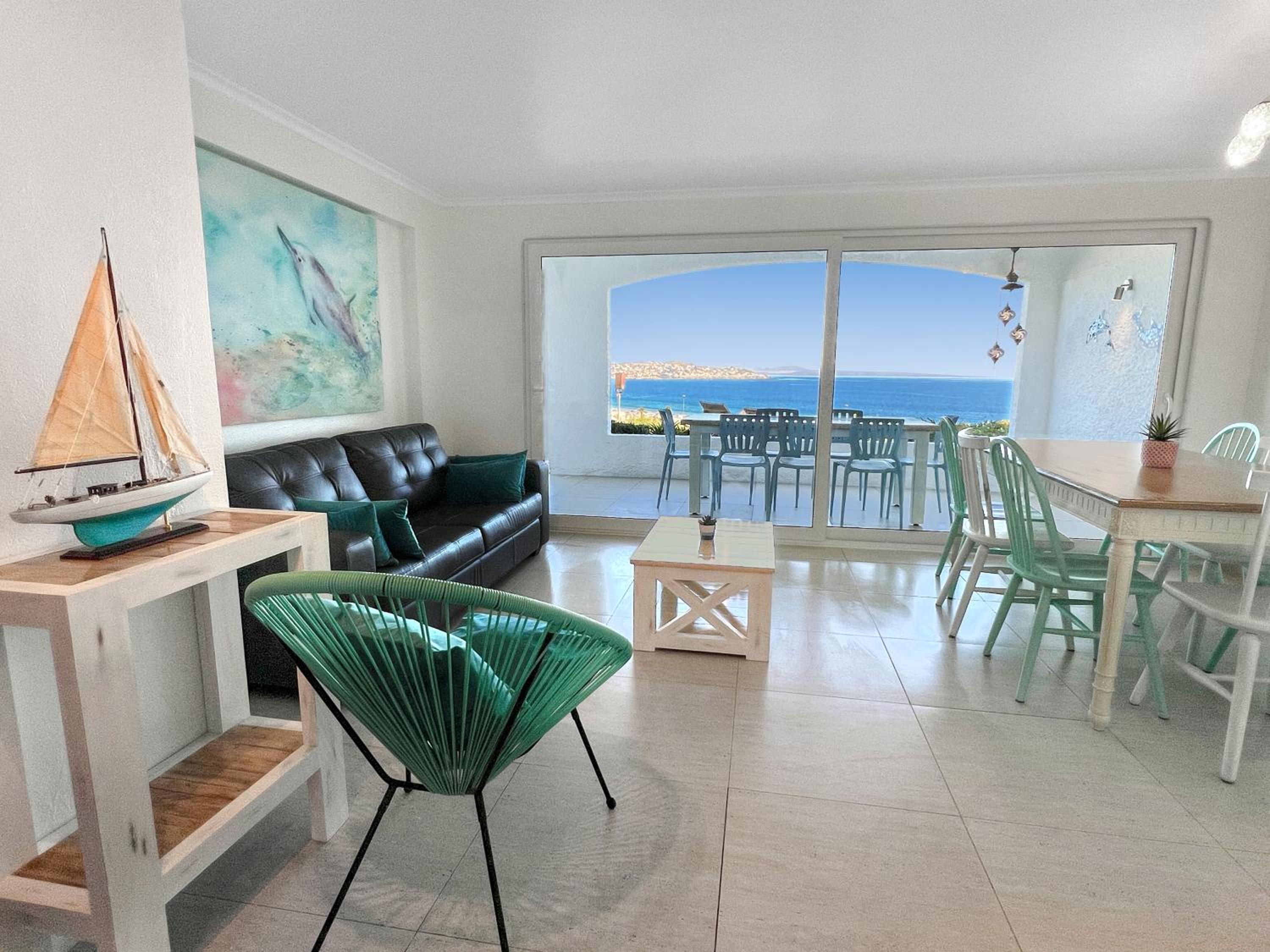Puerto Velero Primera Línea Primer Piso con Jardín, Piscina y Playa! 7pax