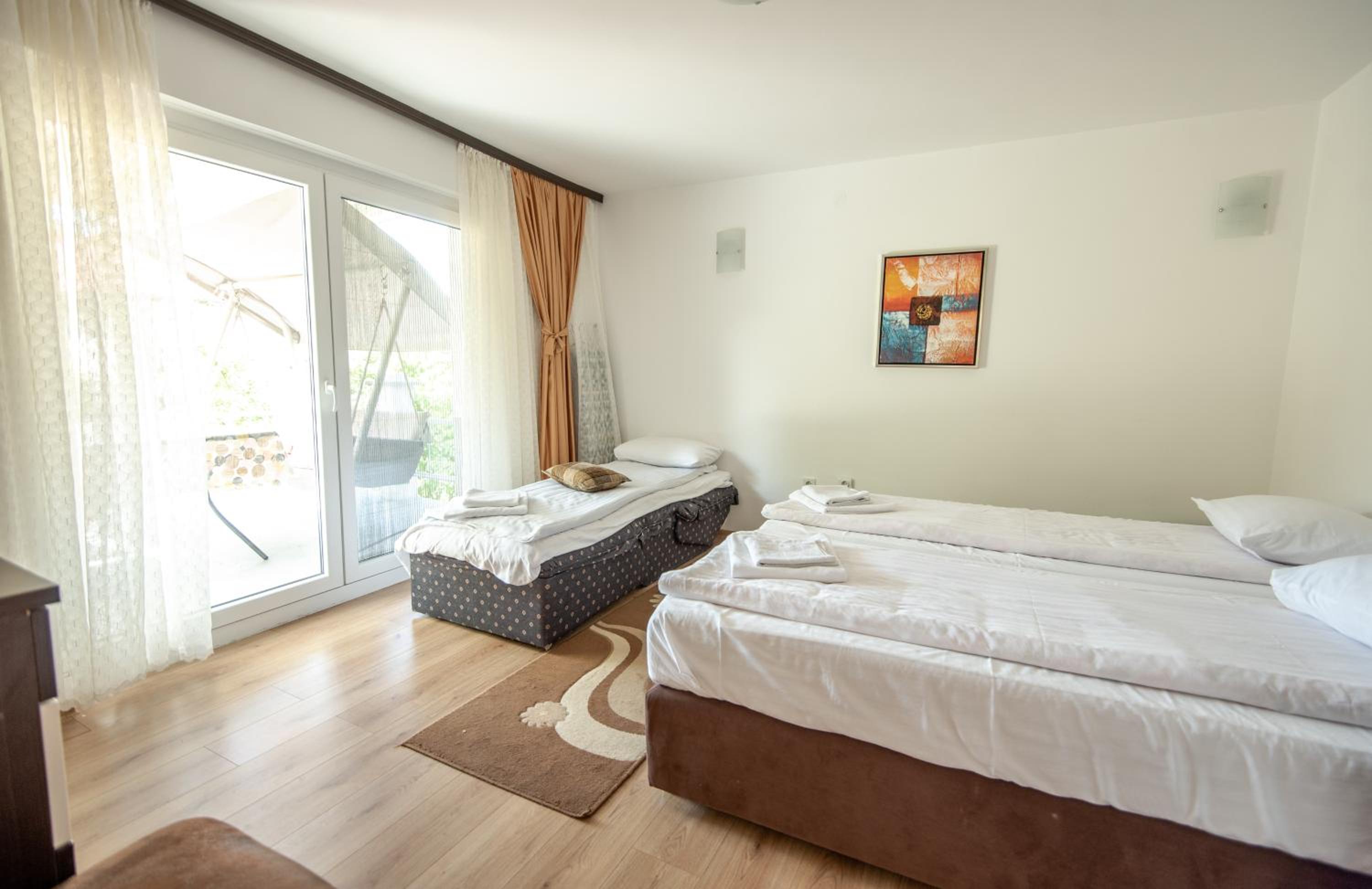 Apartman MirA