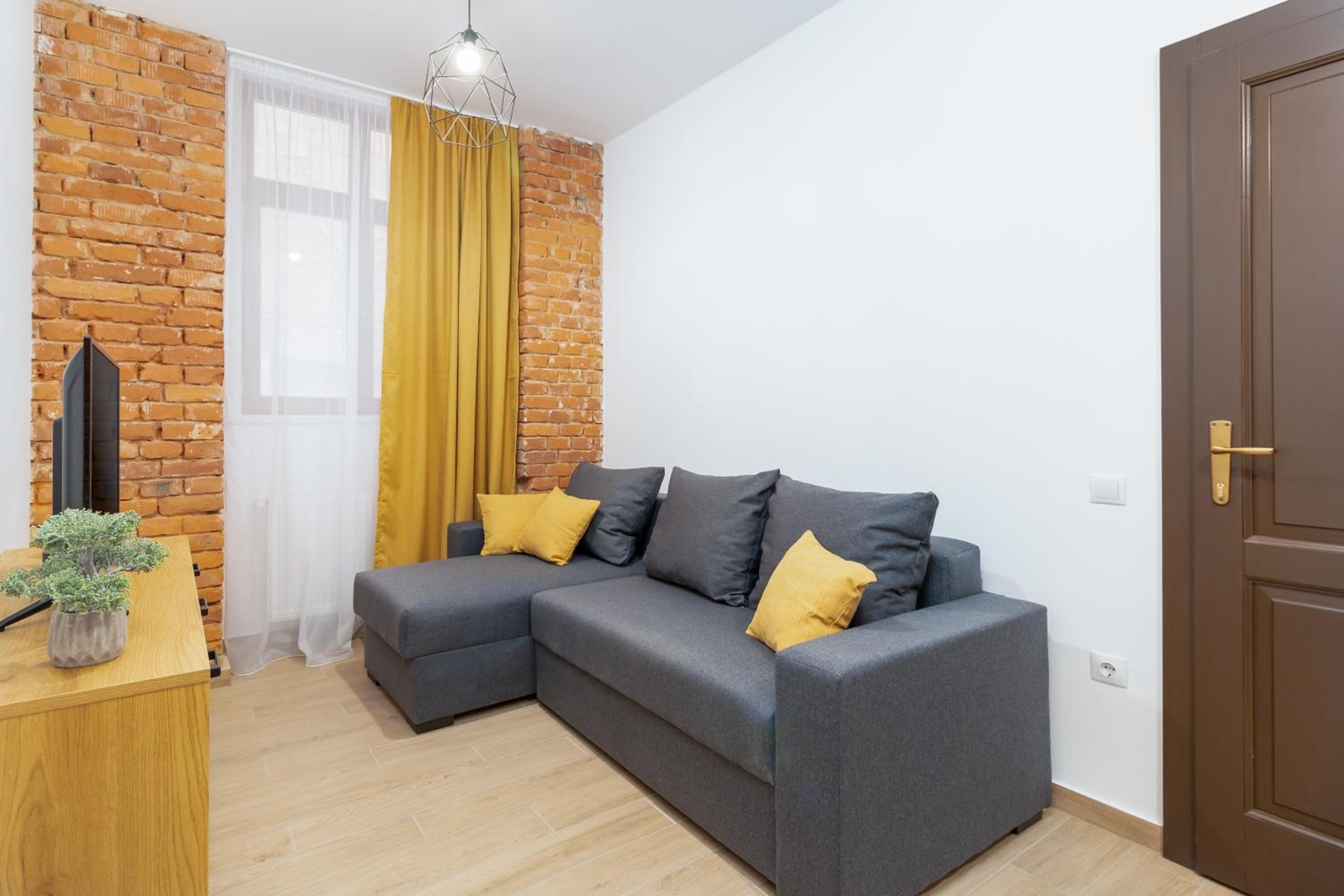 CADORO City Center Apartments- Ultracentral view 4