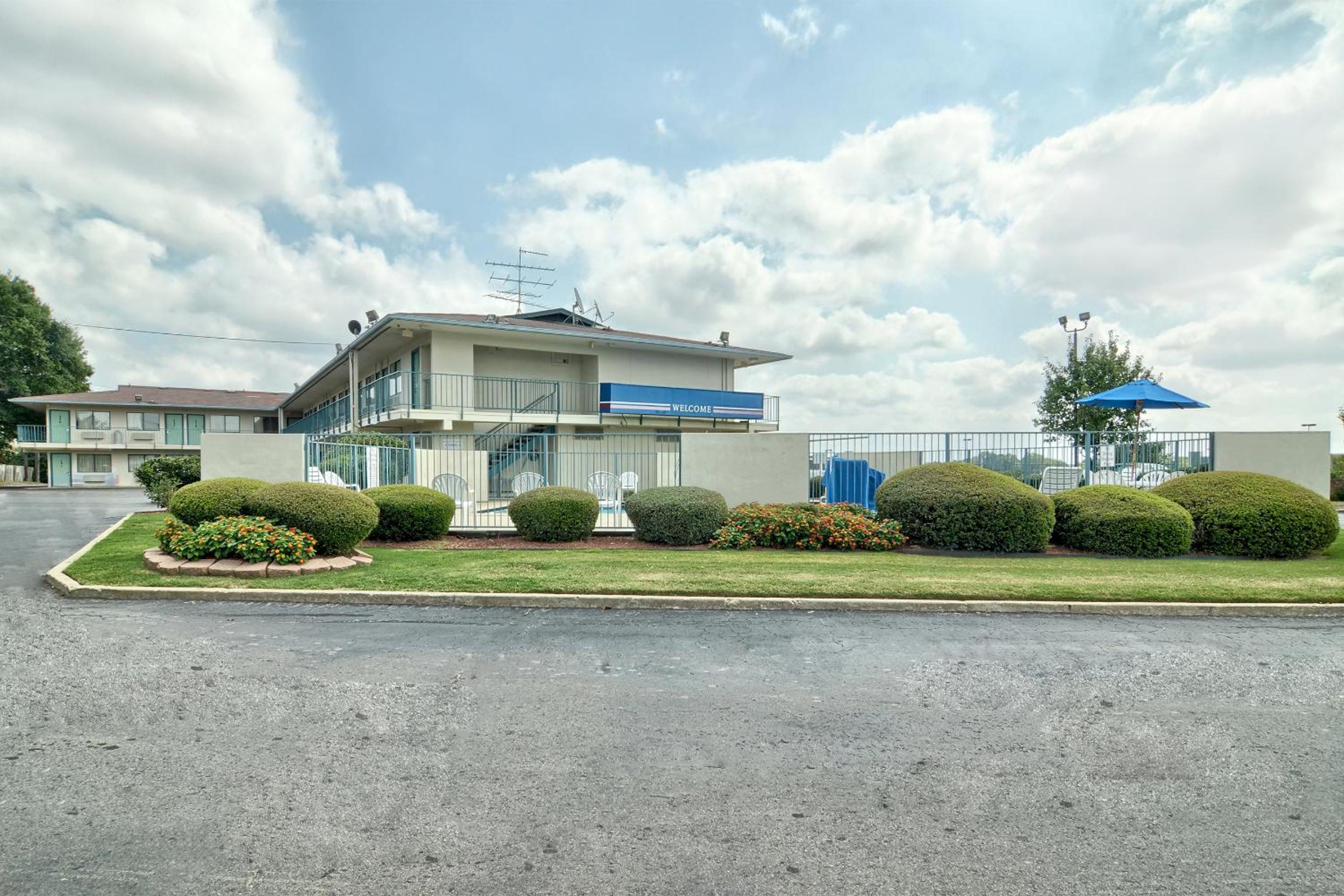 Skyline Inn
