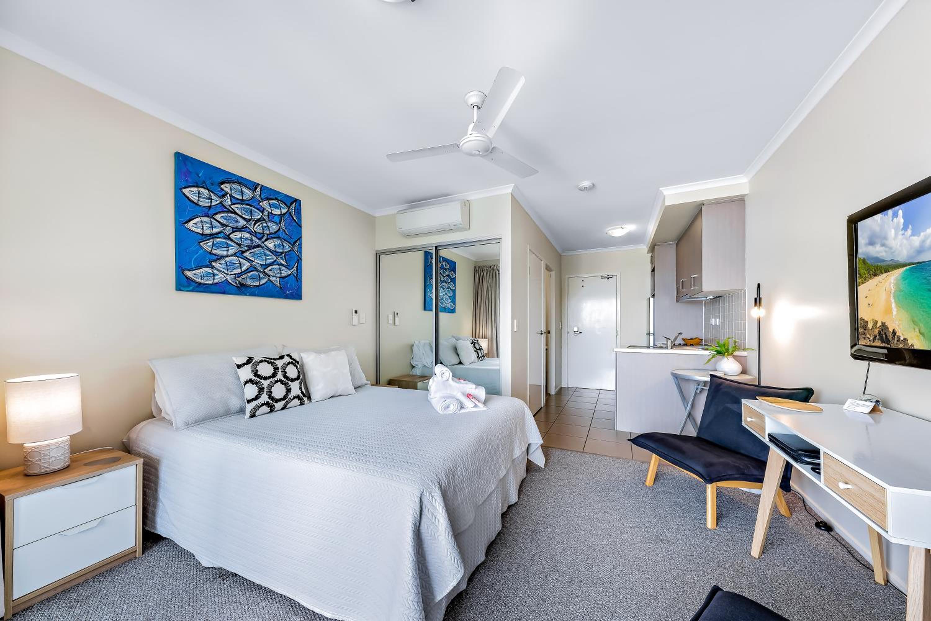 Studio 8 on Waterson view 3