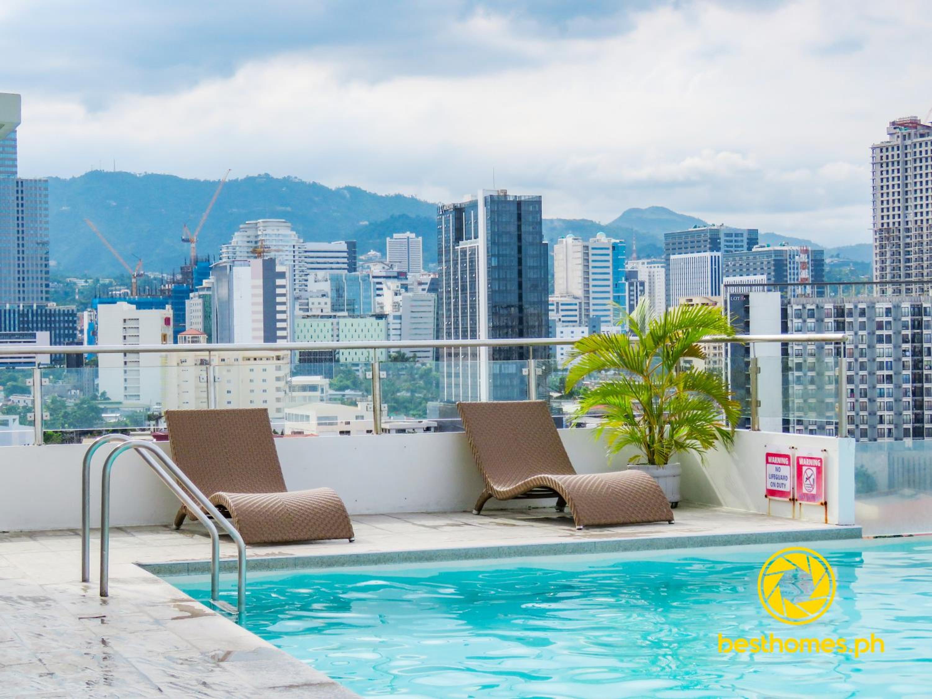 Mabolo Garden Flats Poolside Unit