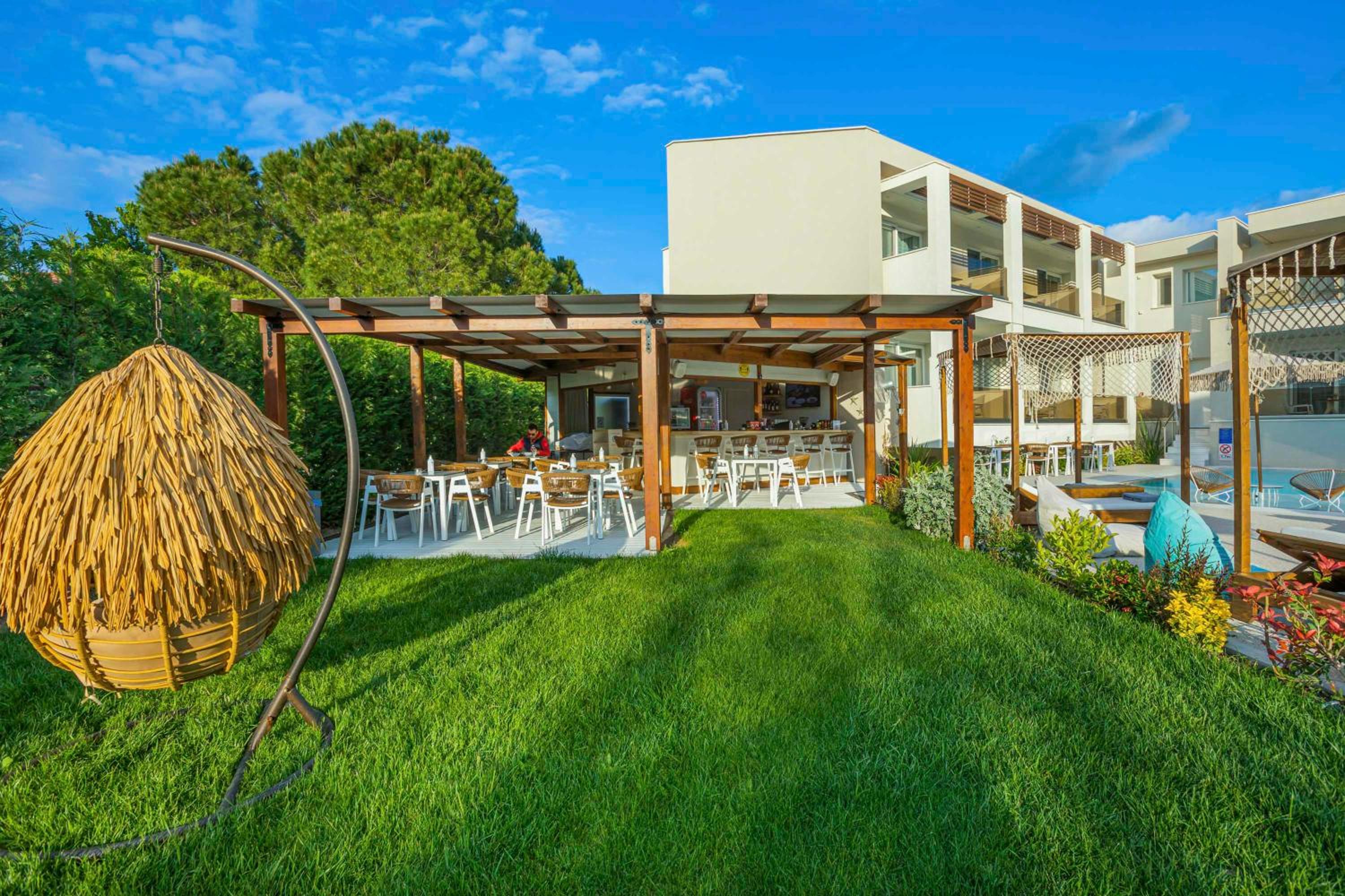 Mirablue Luxury Residences