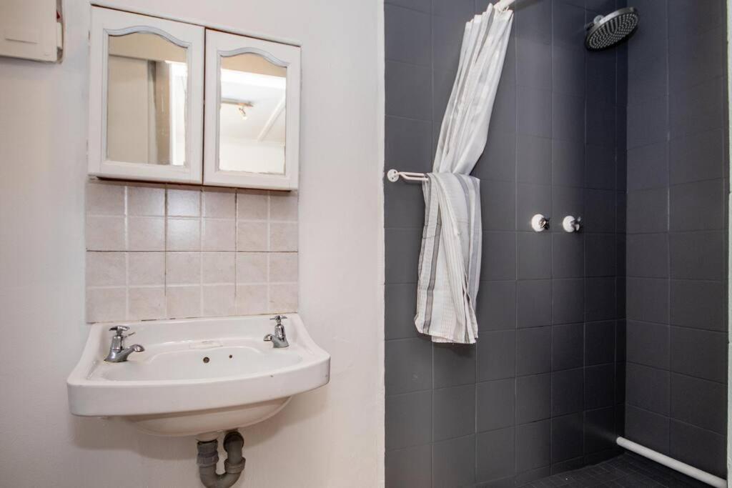 HQ Warm and Cosy 1 Bedroom Unit In Sea Point view 3