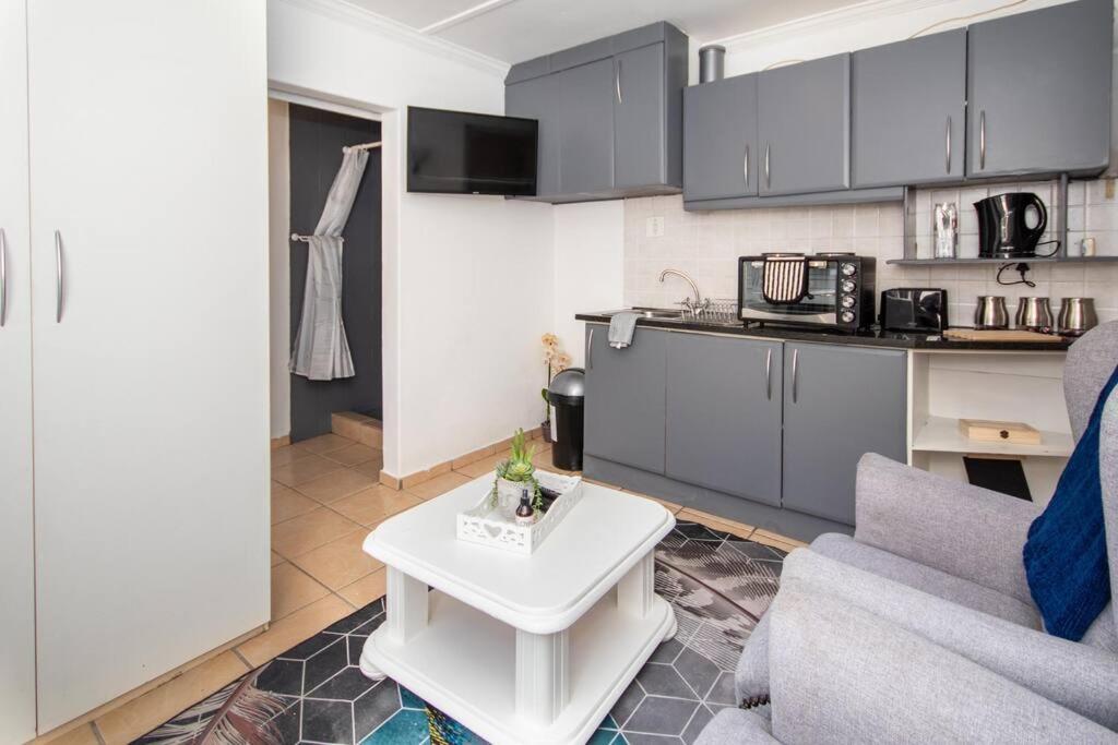 HQ Warm and Cosy 1 Bedroom Unit In Sea Point view 5