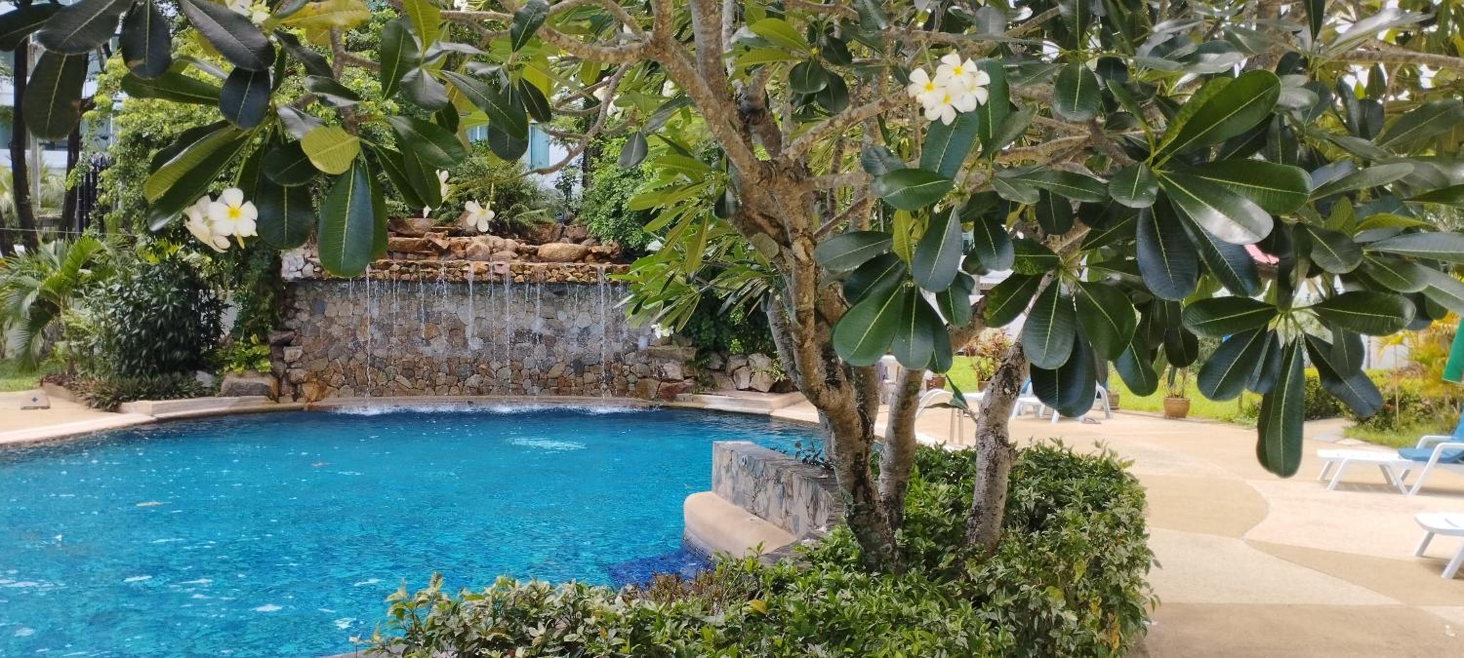 Patong beach apartment for up to 4 person view 4