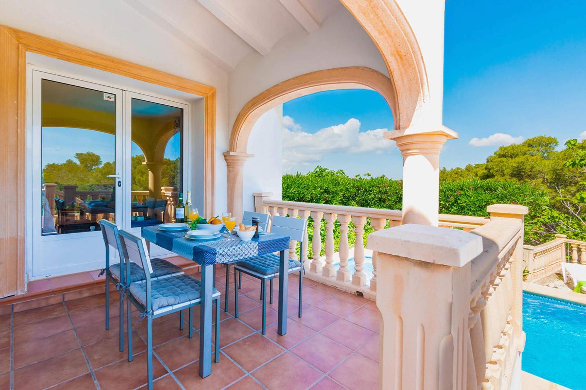 Villa Valeta by Villa Plus