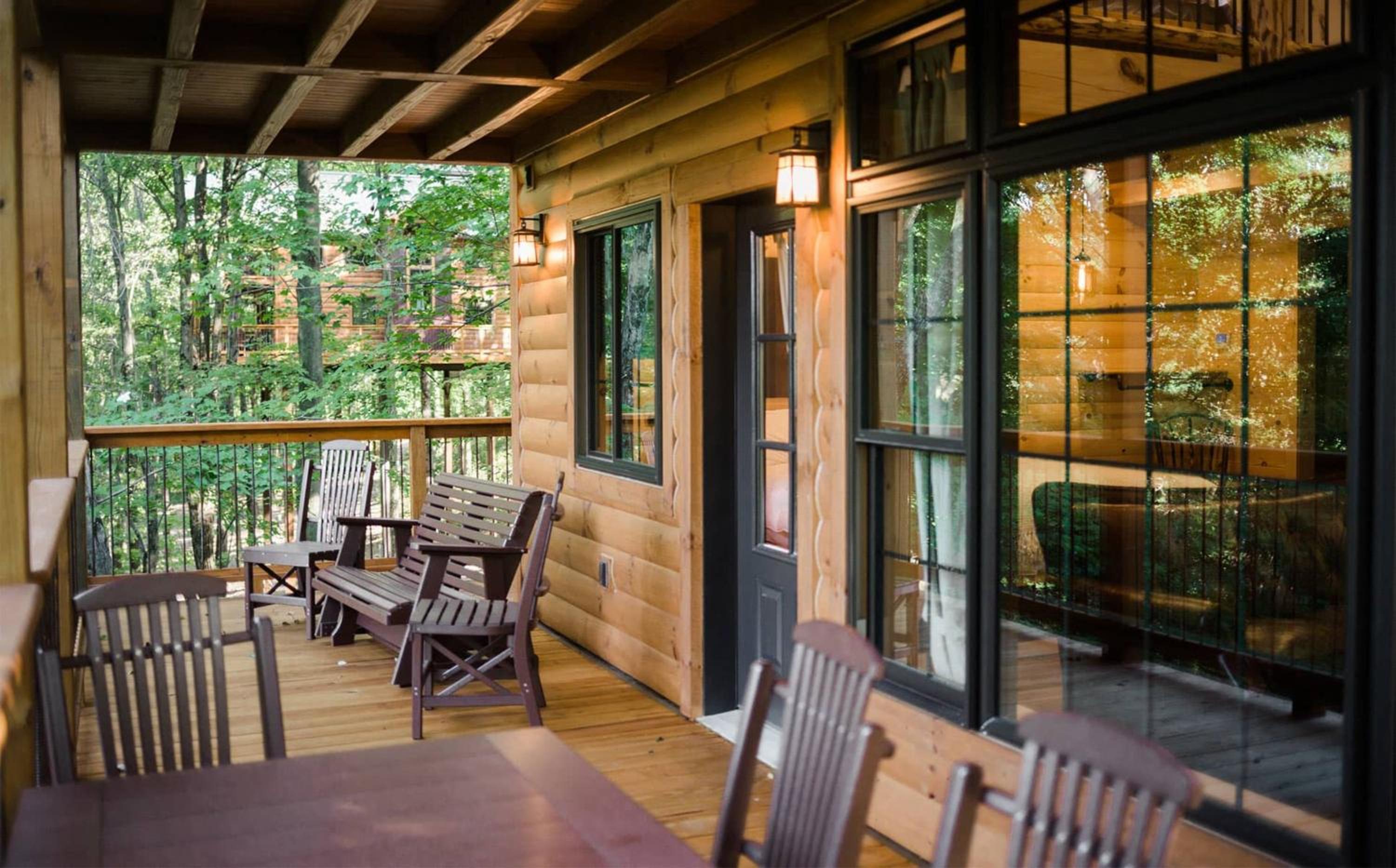 Skyview Treehouse by Amish Country Lodging view 4