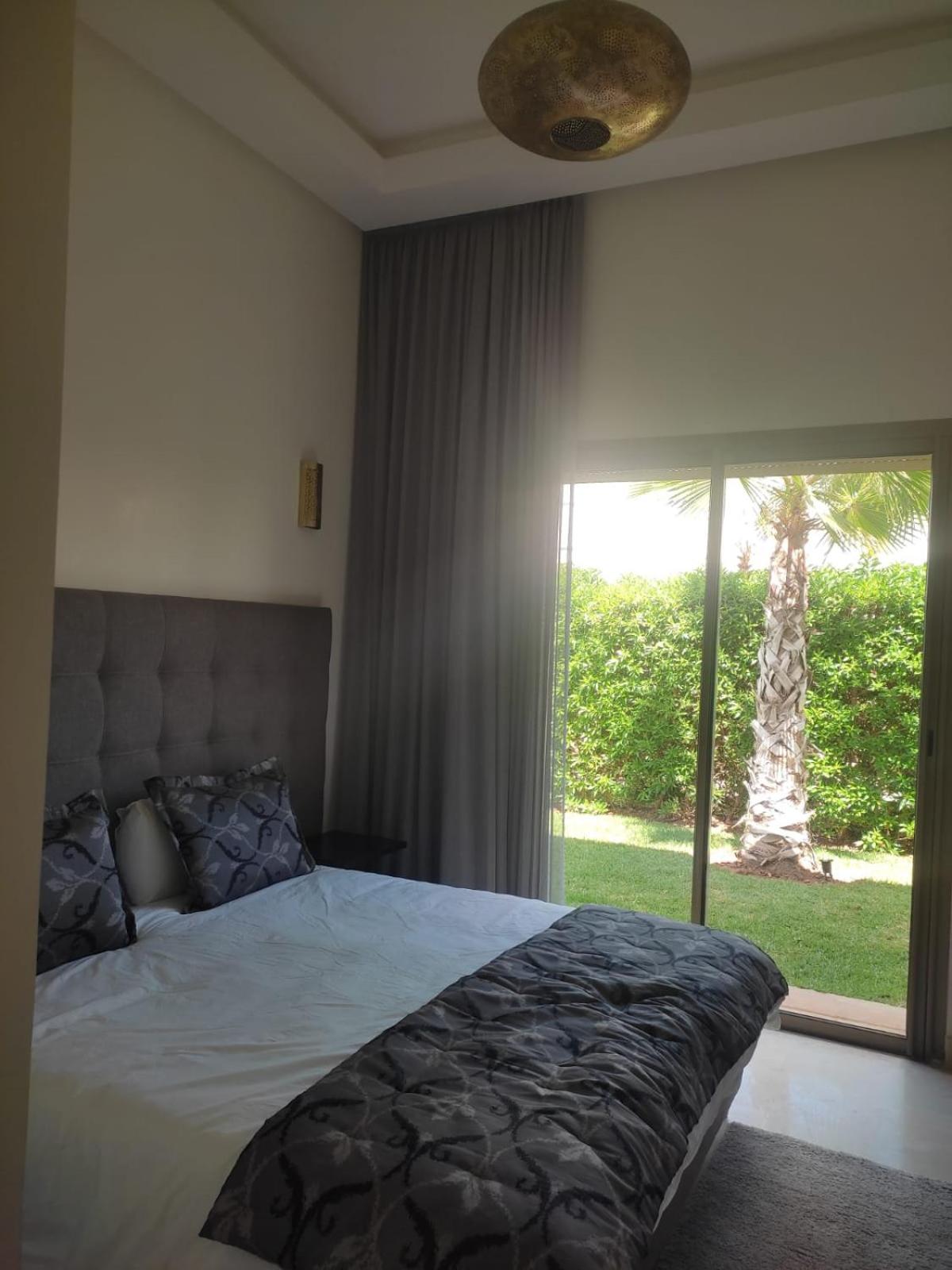 Villa isolée 4 façades avec piscine view 2