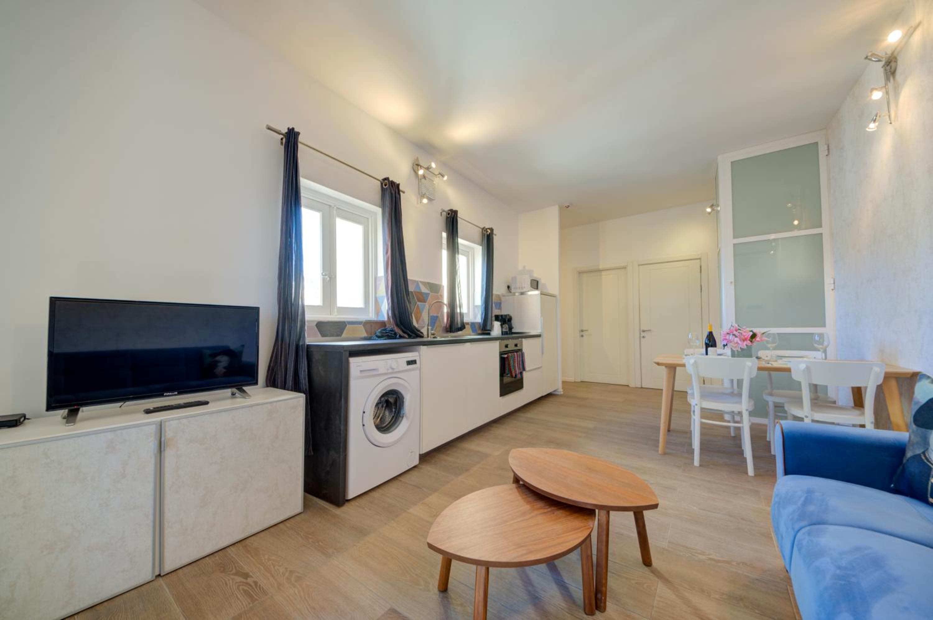 Tritoni Harbour suites - Valletta view 3