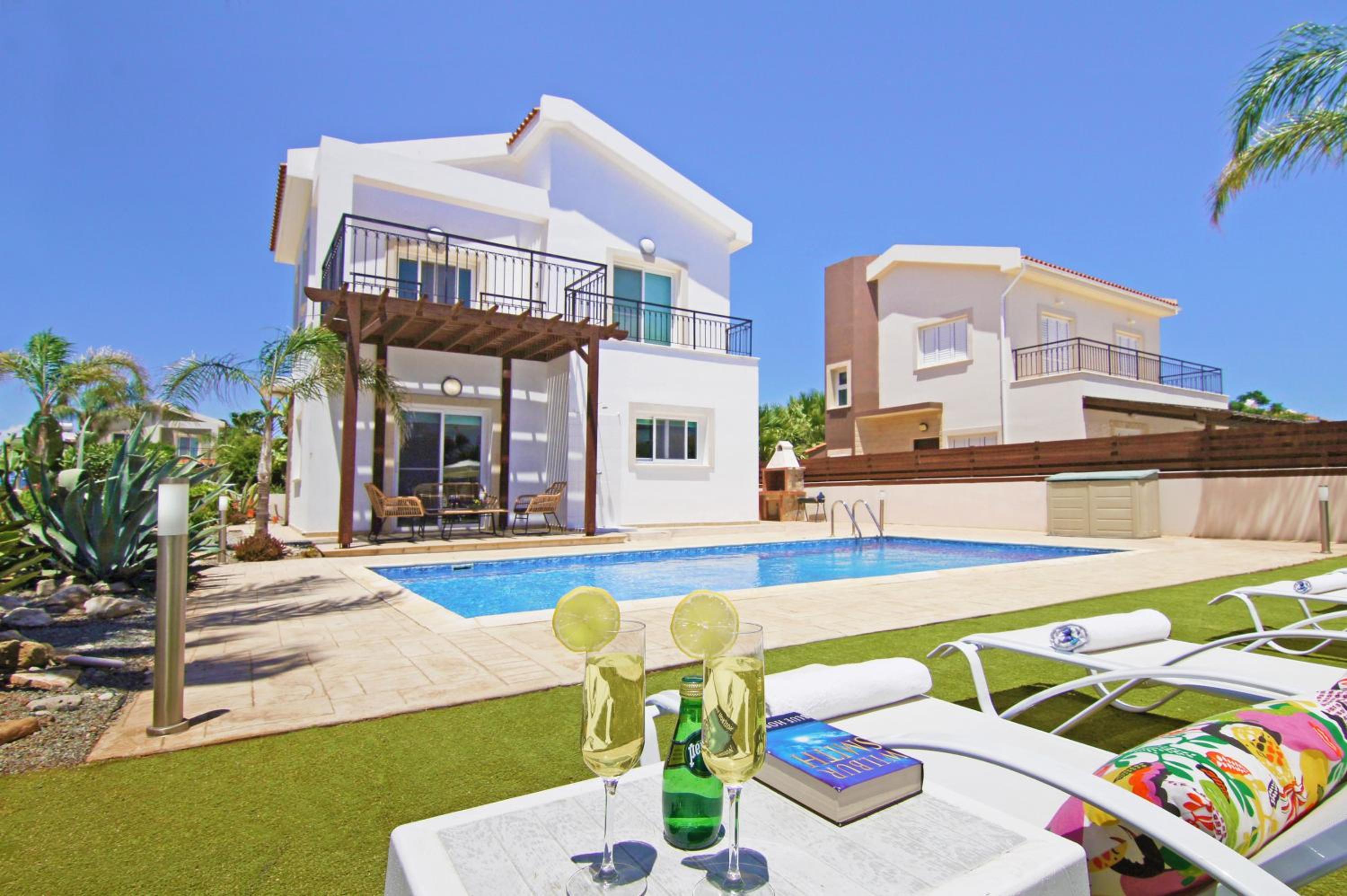 Villa Basil - 50m from Med Sea