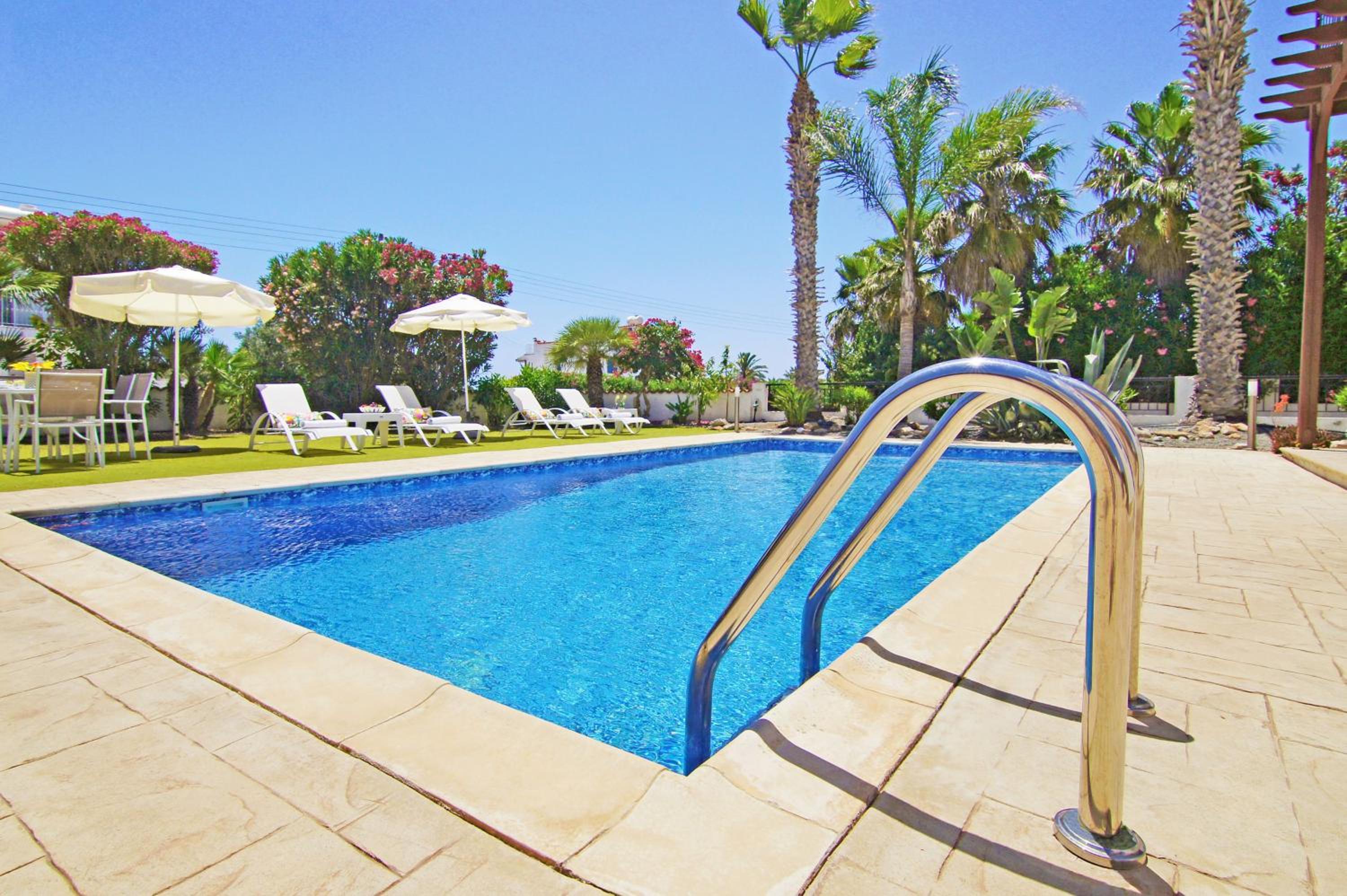 Villa Basil - 50m from Med Sea