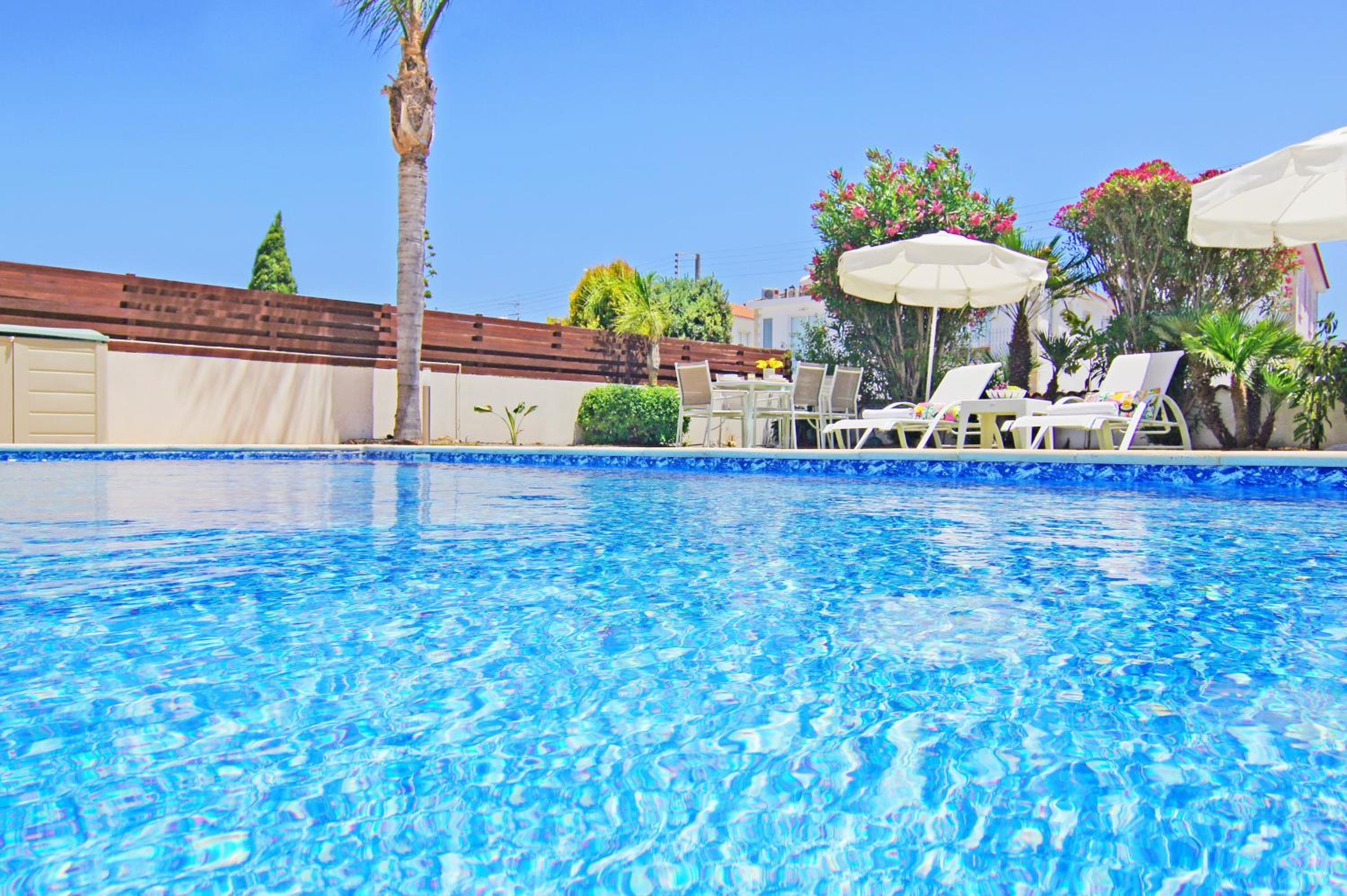 Villa Basil - 50m from Med Sea