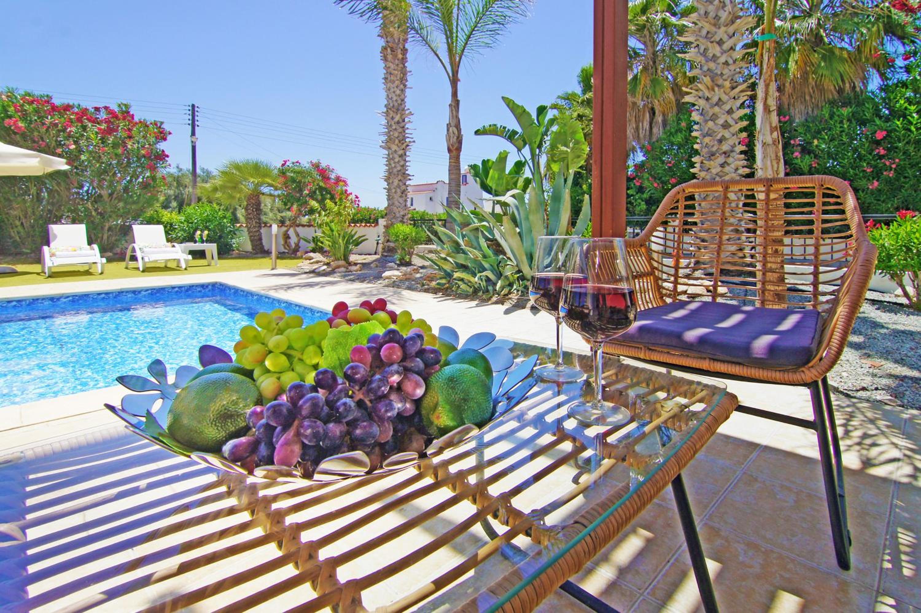 Villa Basil - 50m from Med Sea